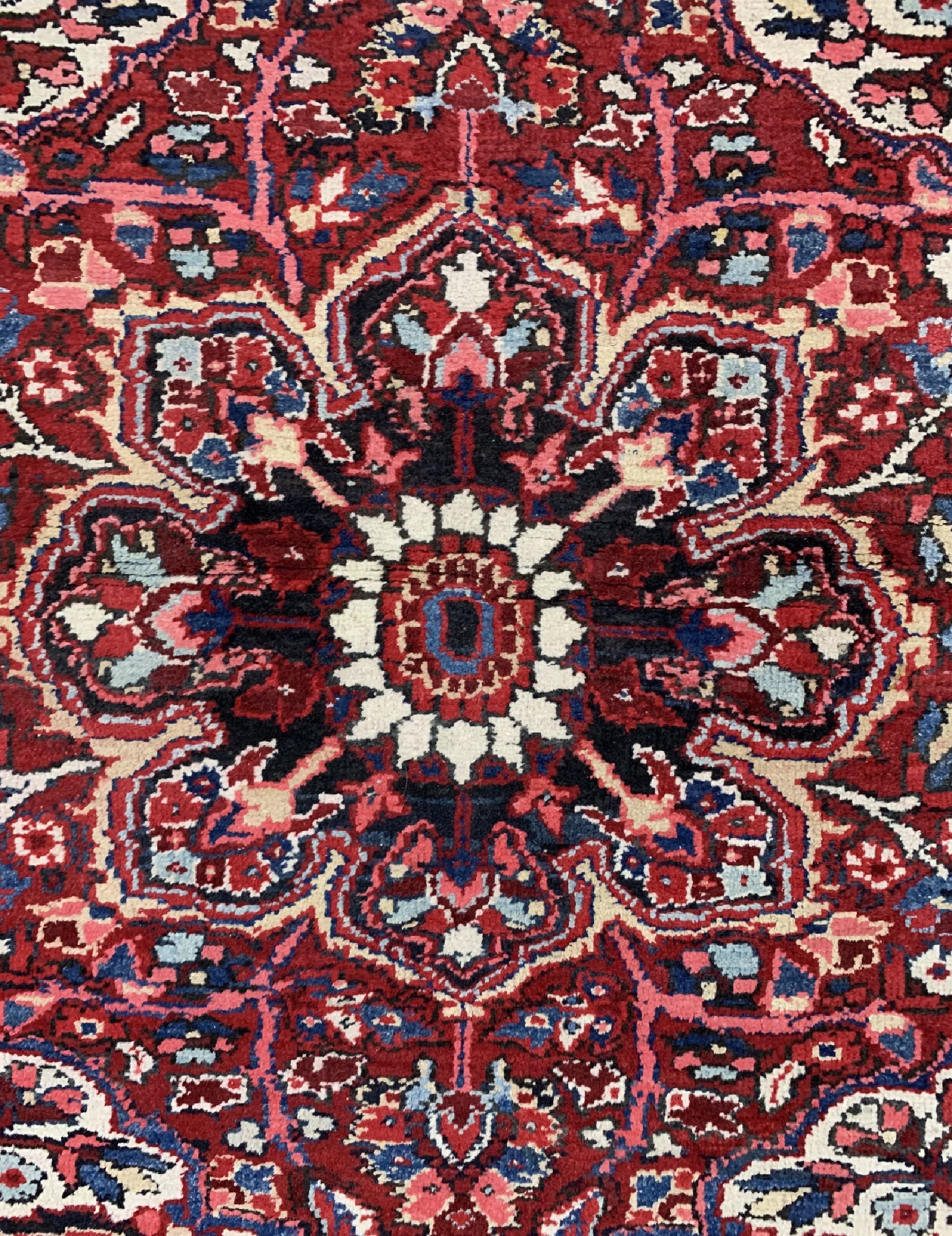 Detail b: Heriz alt, Persien, um 1960, Wolle auf Baumwolle, ca. 145 x 120 cm, EHZ: 2