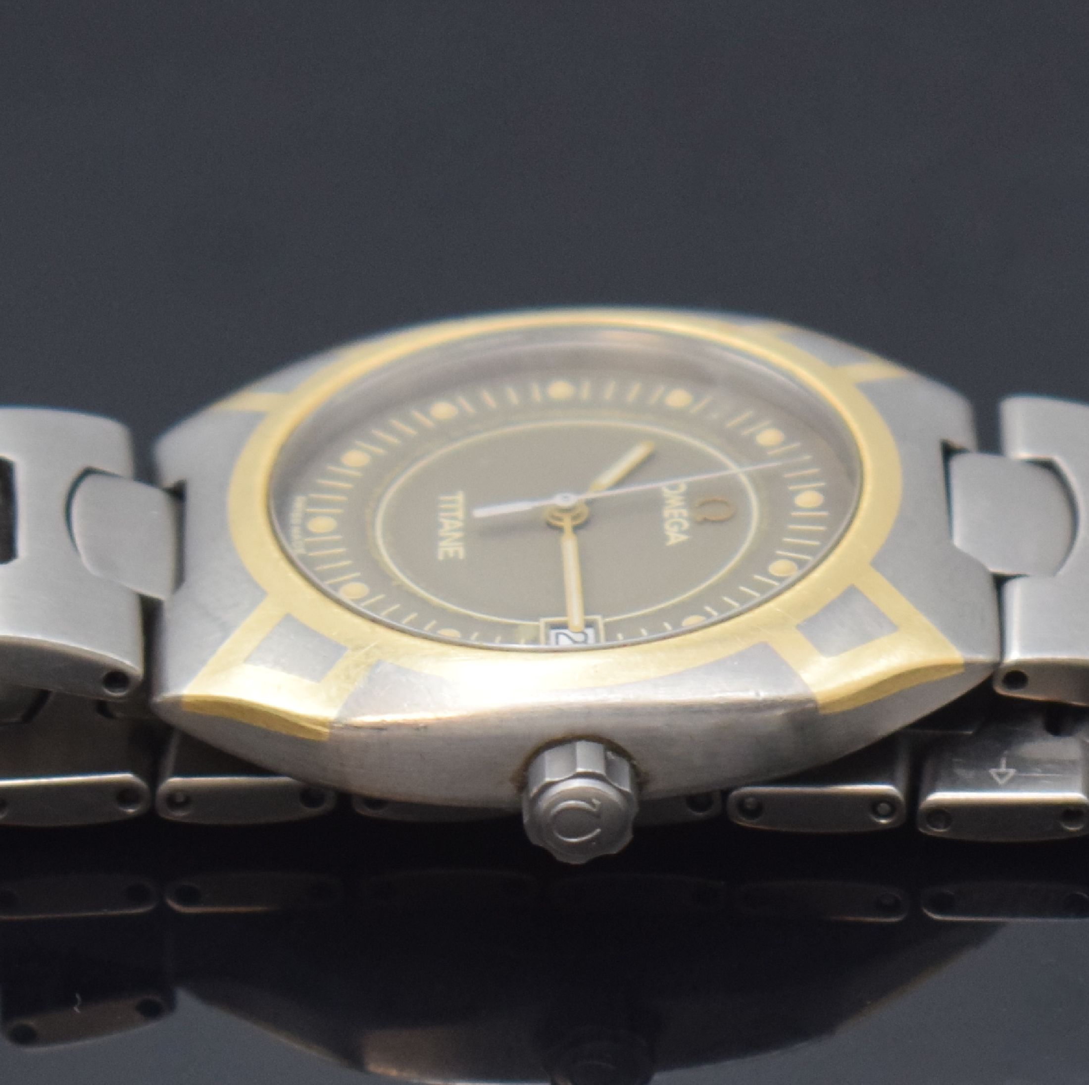 Detail c: OMEGA Seamaster Polaris Herrenarmbanduhr in Titan Referenz 58144000, Schweiz verk. lt. beil. Pap. 01/1998, quarz, 2-tlg. Geh., Boden aufgedr., Krone ...