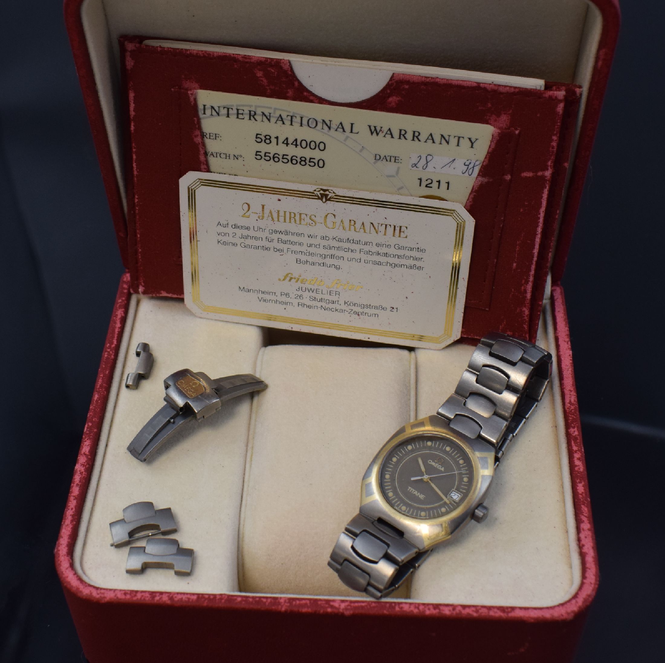 Detail f: OMEGA Seamaster Polaris Herrenarmbanduhr in Titan Referenz 58144000, Schweiz verk. lt. beil. Pap. 01/1998, quarz, 2-tlg. Geh., Boden aufgedr., Krone ...