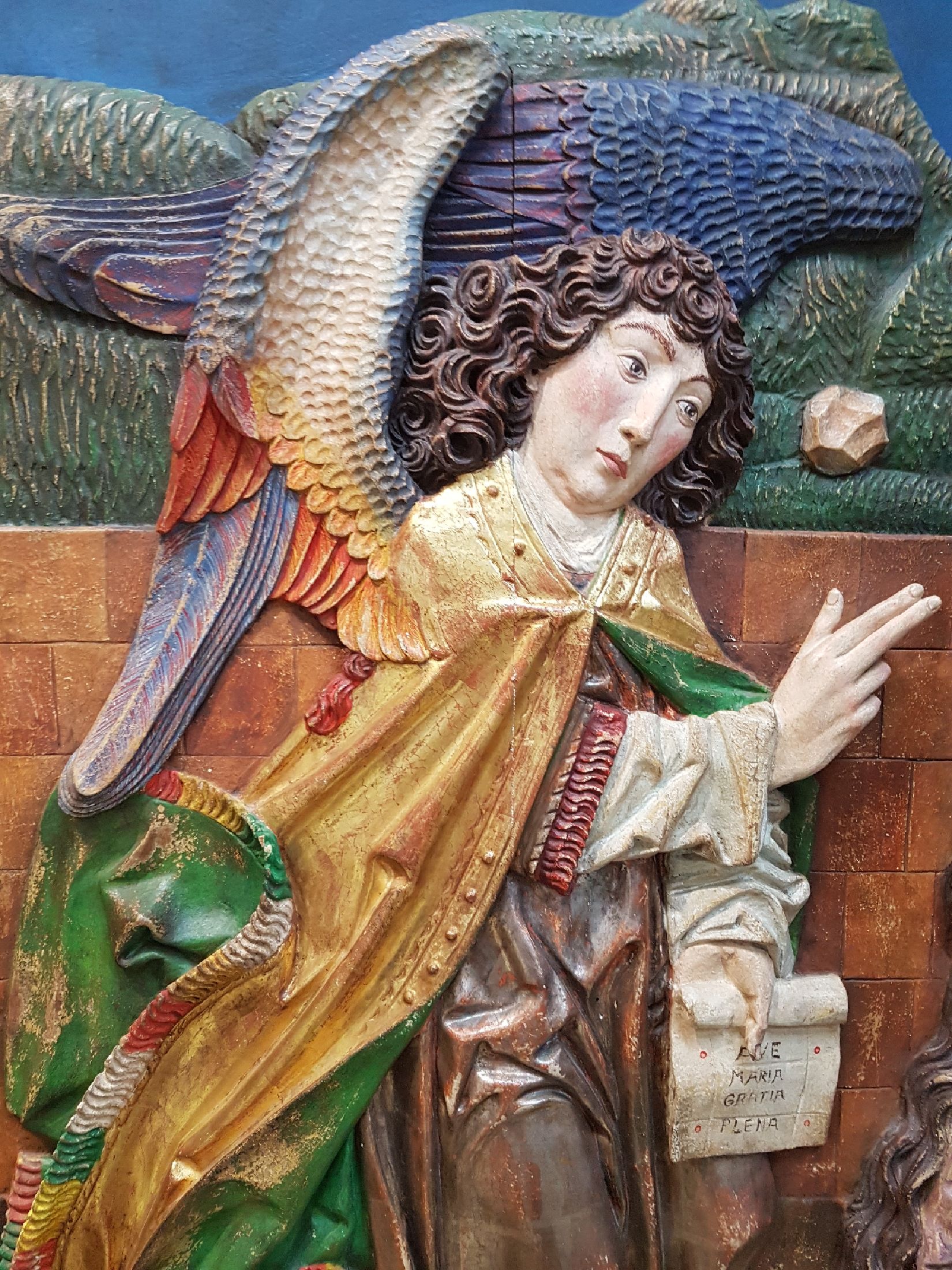 Detail b: Bildschnitzerei/Relief, Wilhelm Senoner (geb. 1946 St.Ulrich-Gröden), Verkündigung, nach gotischem Vorbild gearbeitet, wohl aus Zirbelholz, bunt ...