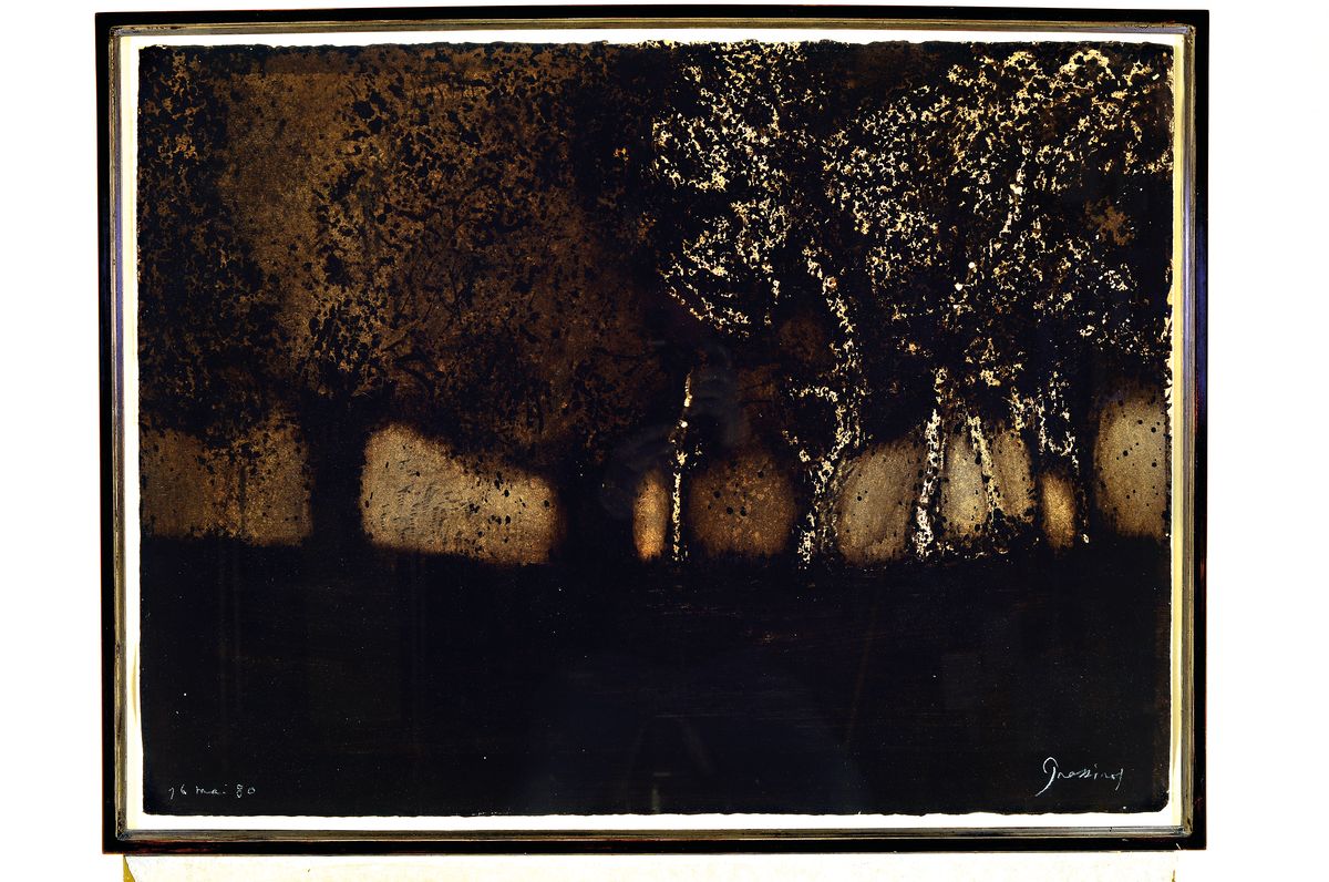 Ungedeuteter zeitgenössischer Künstler, Acryl auf dickem Papier, abstrakte Landschaft mit Baumgruppe, Schüttbild-Charakter in schwarz, datiert 16. ...