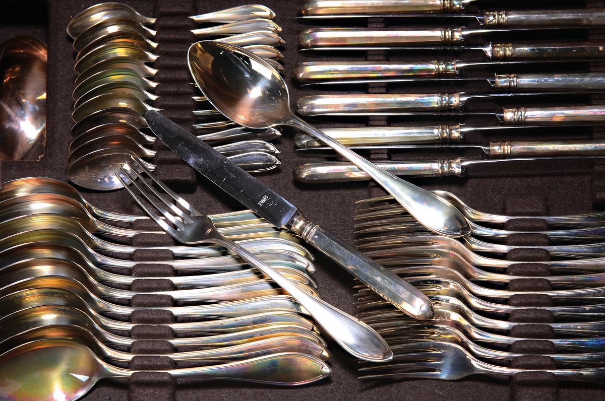 Besteckset, Robbe & Berking, Form Navette, versilbert (90er), 6 Fischmesser u. Fischgabeln, Fischheber (je orig. verpackt); 12 Menügabeln, 12 ...
