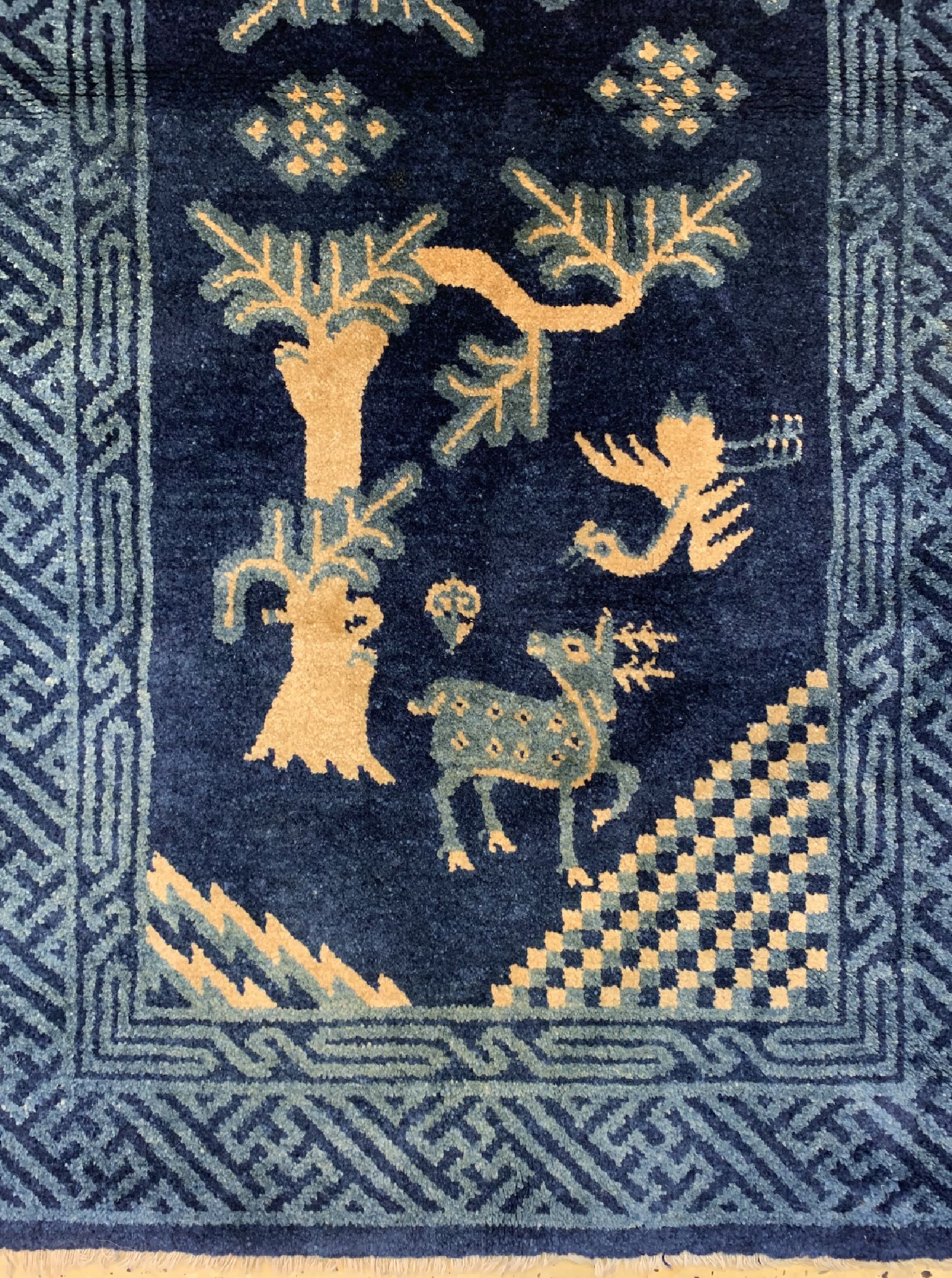 Detail a: 2 Lots antiker Pao Tow, China, um 1900, Wolle auf Baumwolle, ca. 133 x 66 cm, Mottenfraß, EHZ: 2(gereinigt).