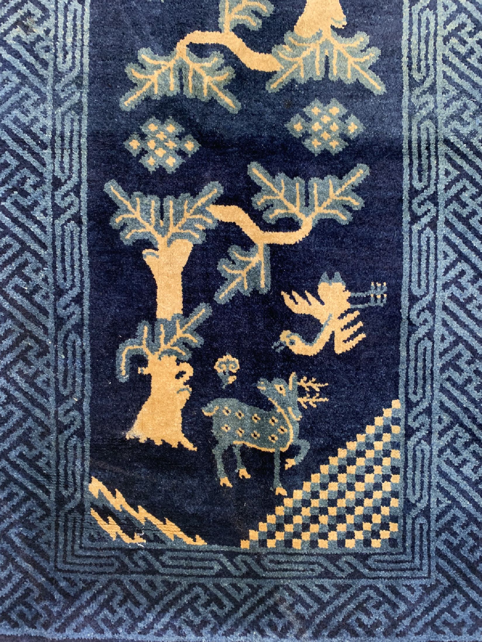 Detail b: 2 Lots antiker Pao Tow, China, um 1900, Wolle auf Baumwolle, ca. 133 x 66 cm, Mottenfraß, EHZ: 2(gereinigt).