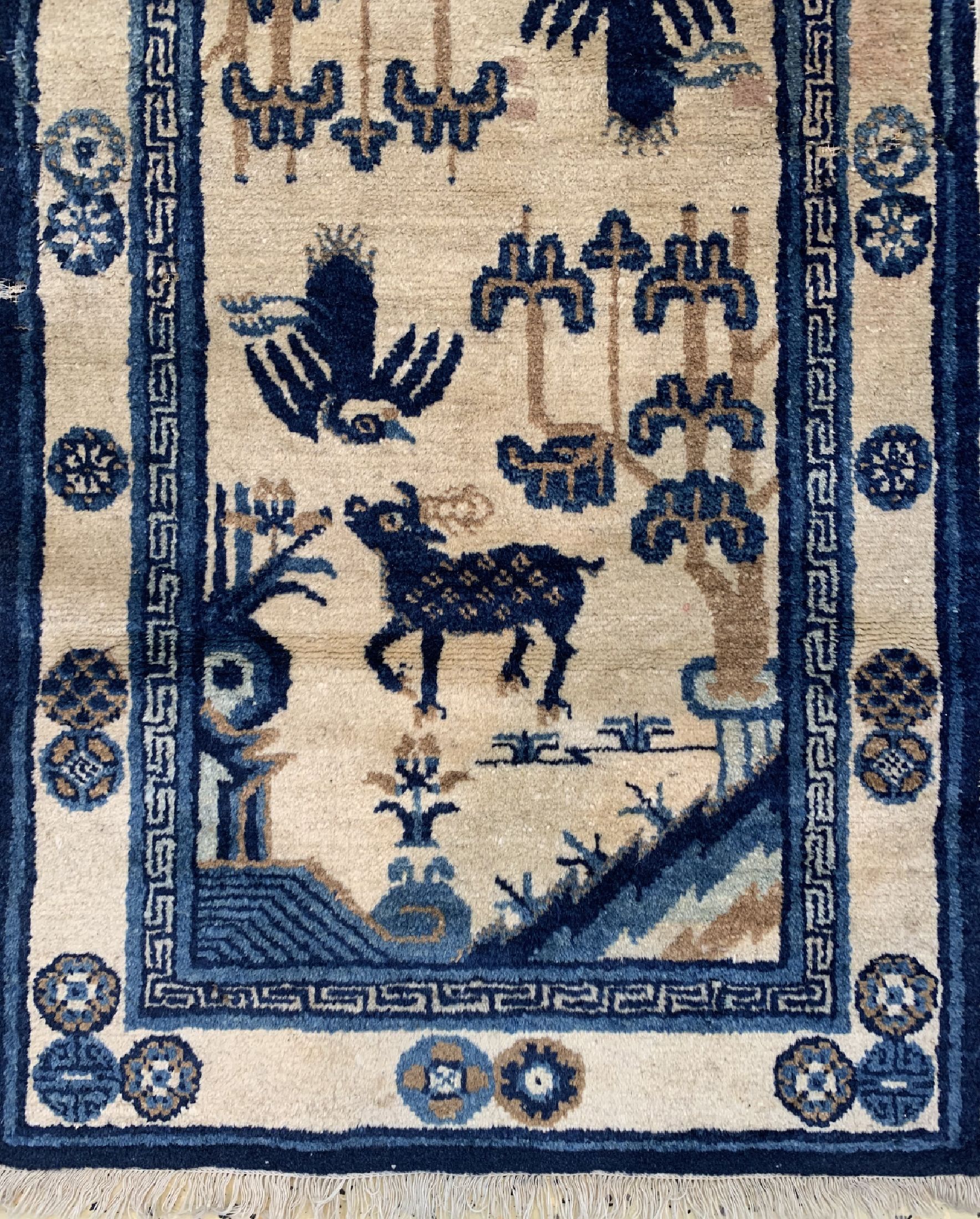 Detail d: 2 Lots antiker Pao Tow, China, um 1900, Wolle auf Baumwolle, ca. 133 x 66 cm, Mottenfraß, EHZ: 2(gereinigt).