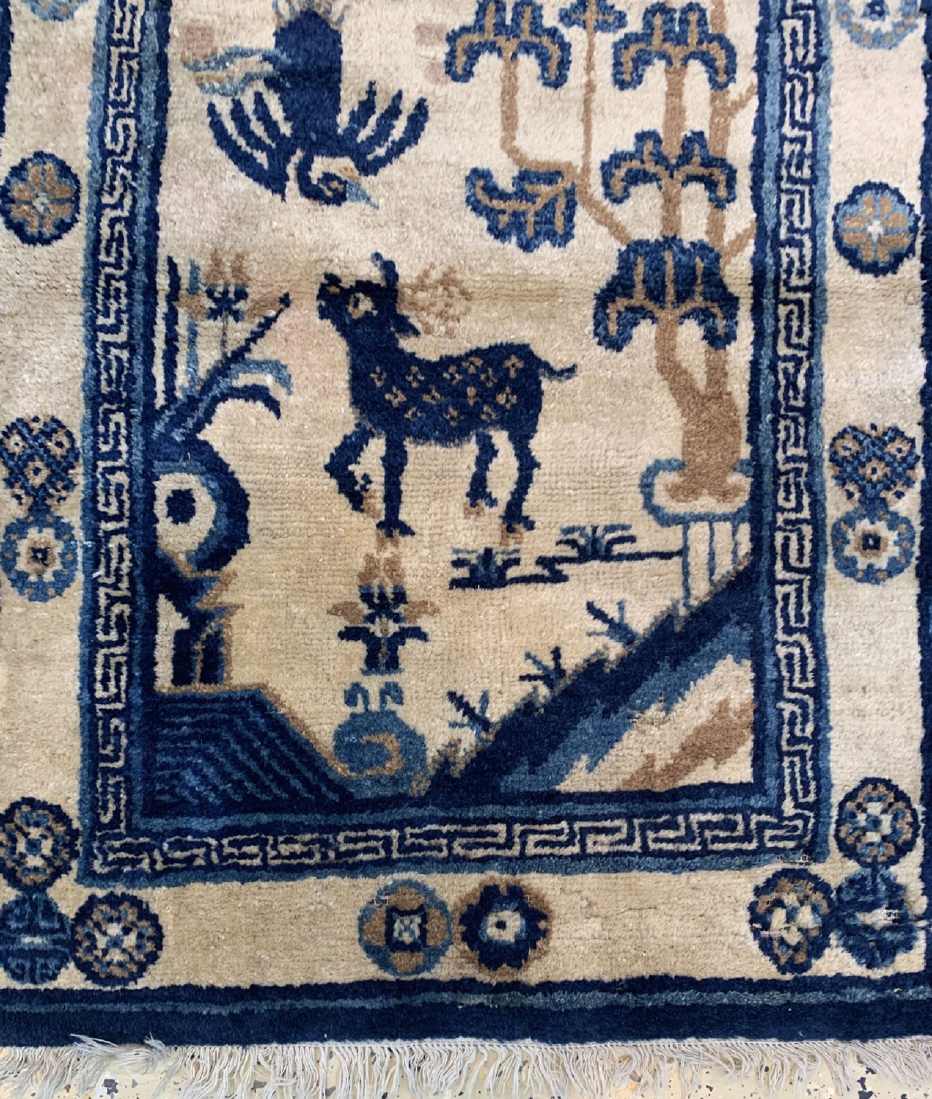 Detail e: 2 Lots antiker Pao Tow, China, um 1900, Wolle auf Baumwolle, ca. 133 x 66 cm, Mottenfraß, EHZ: 2(gereinigt).