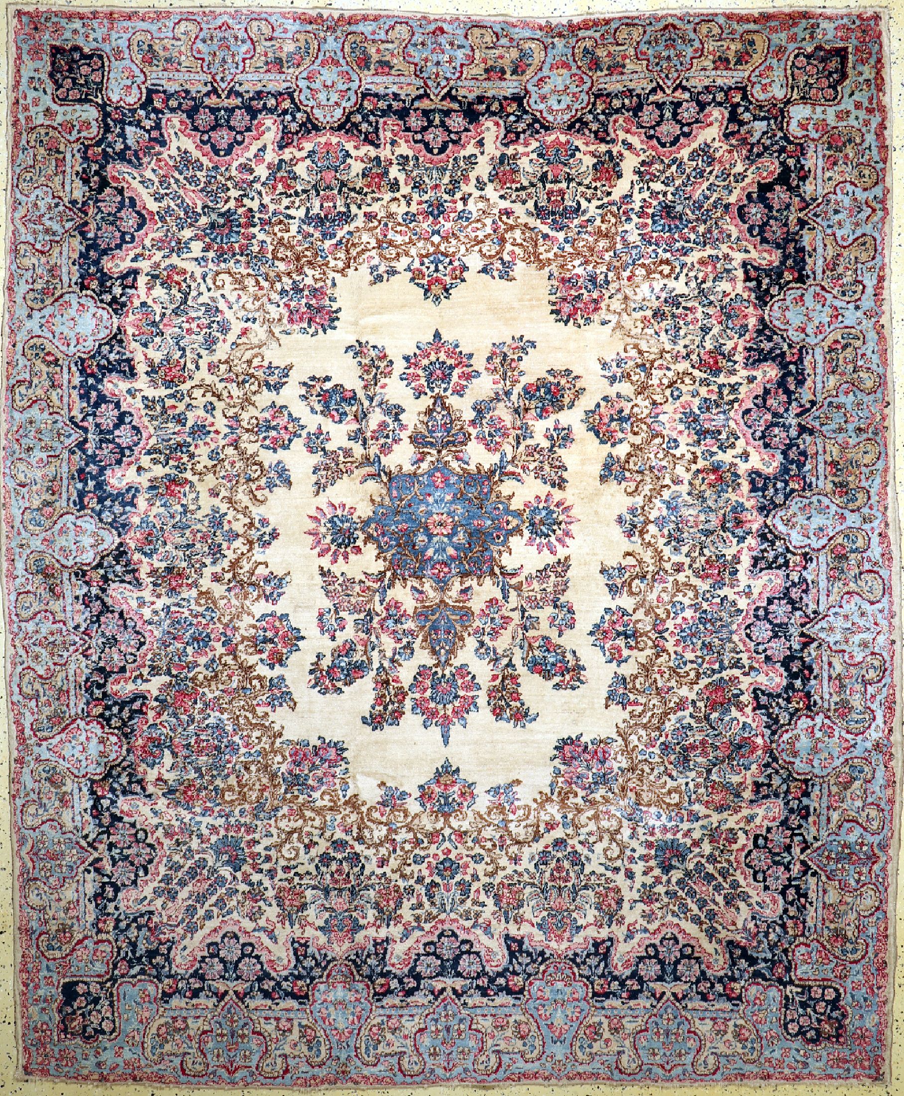 Us Re-Import Kerman, Persien, um 1900, Wolle auf Baumwolle, ca. 300 x 250 cm, EHZ: 2