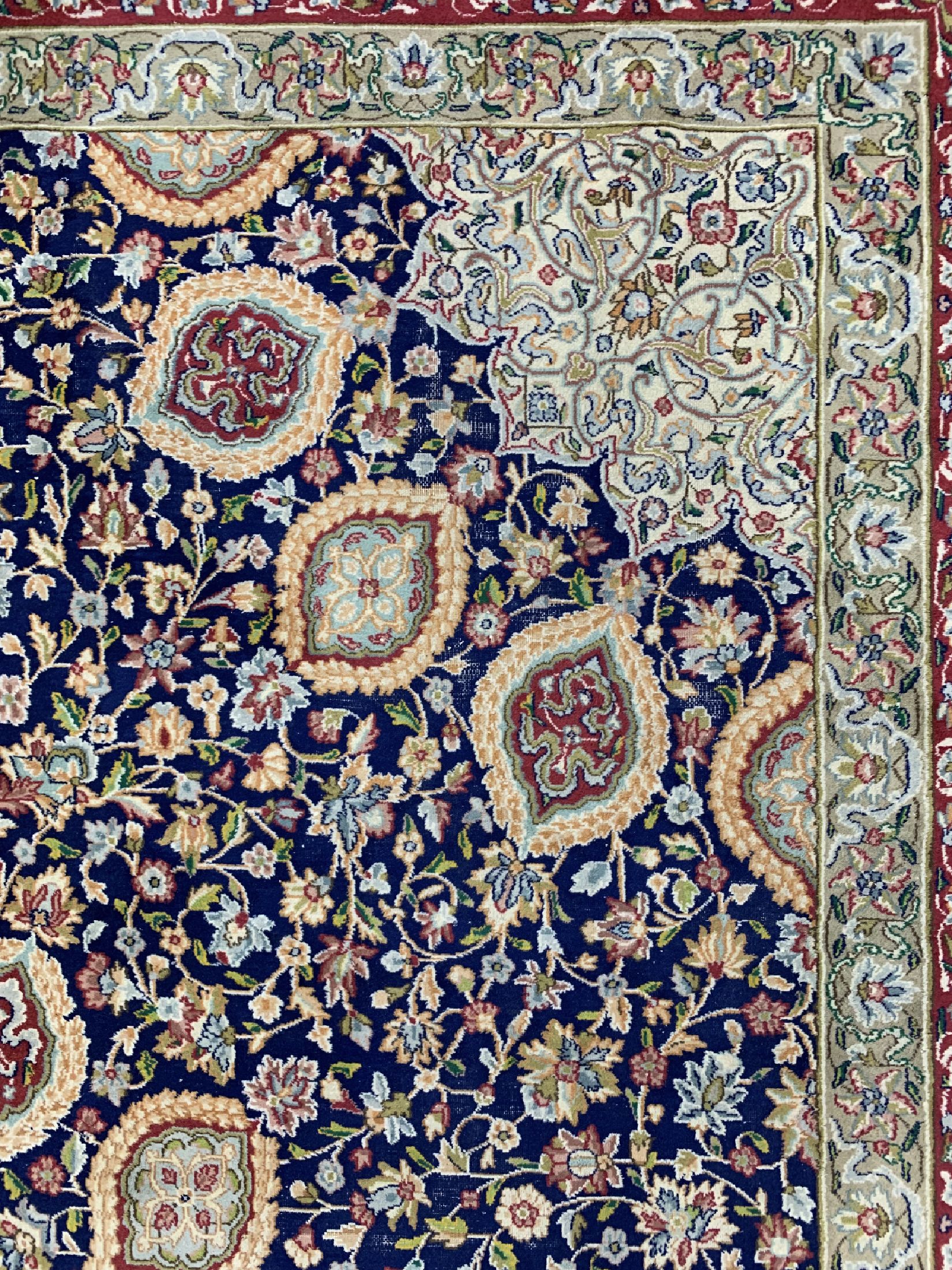 Detail d: Kerman "Sheikh Safi Muster", Persien, um 1960, Wolle auf Baumwolle, ca. 460 x 345 cm, EHZ: 3