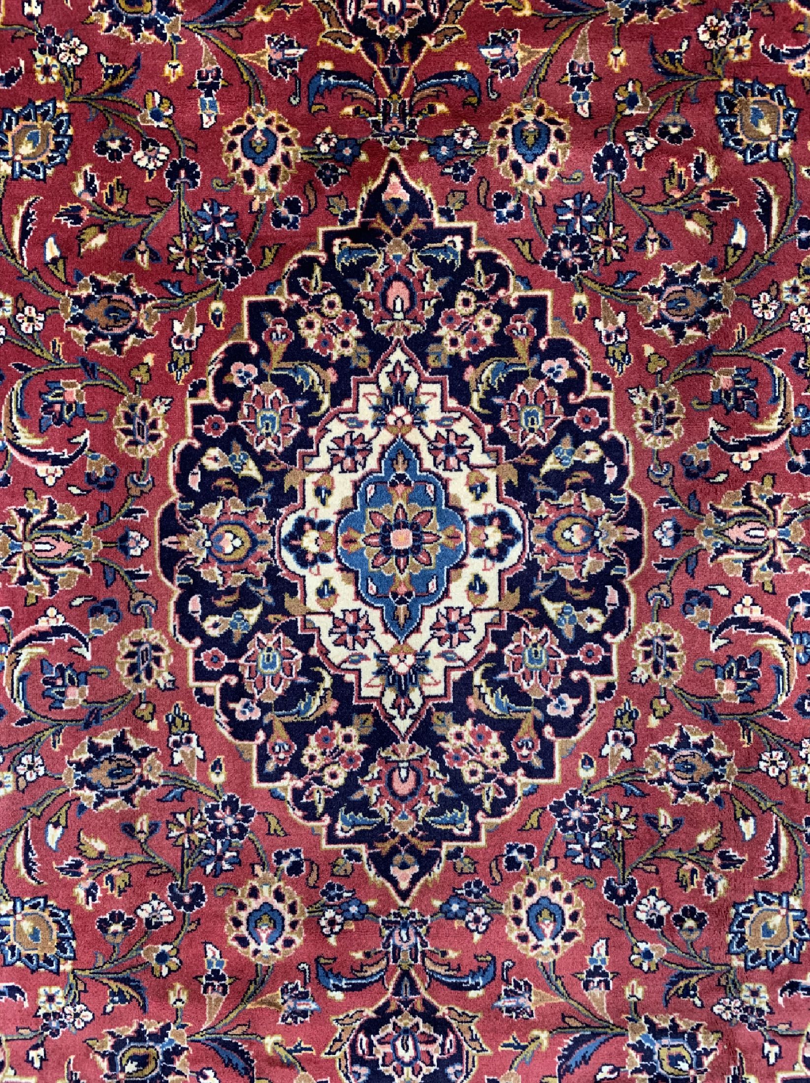 Detail c: Keschan, Persien, ca. 50 Jahre, Wolle auf Baumwolle, ca. 305 x 205 cm, gereinigt, EHZ: 1-2