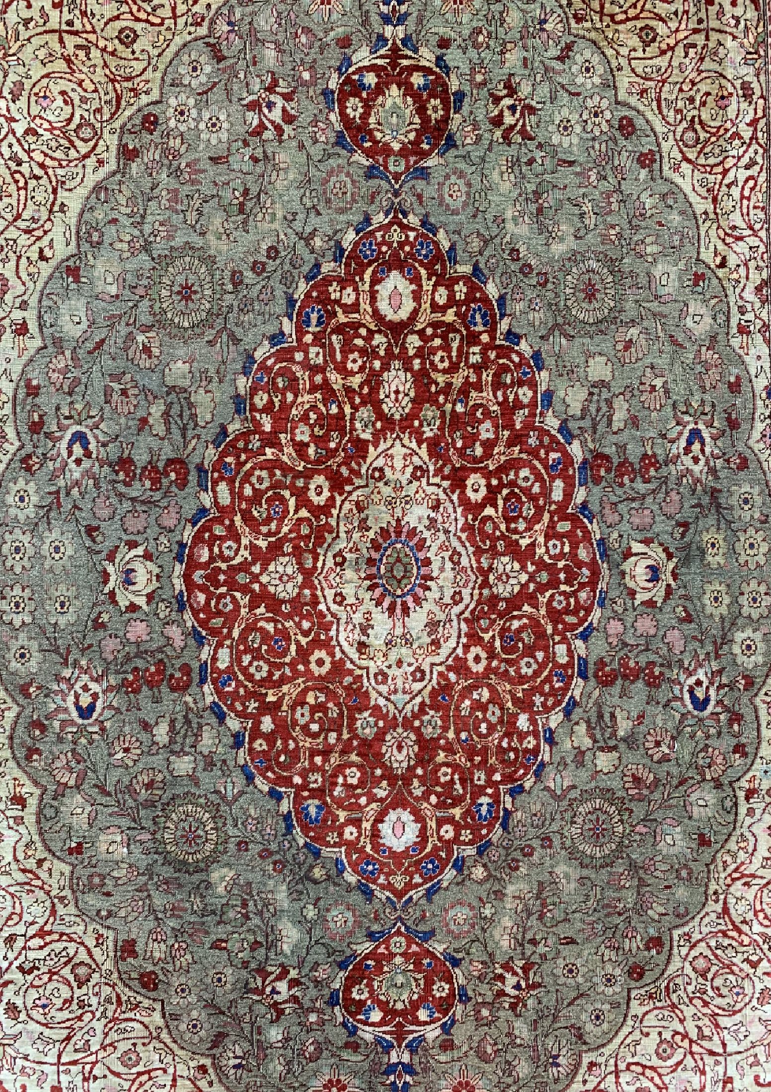 Detail c: Hereke Seide fein signiert, Türkei, um 1940/1950, reine Naturseide, Metallbroschiert, ca. 160 x 118 cm, EHZ: 3