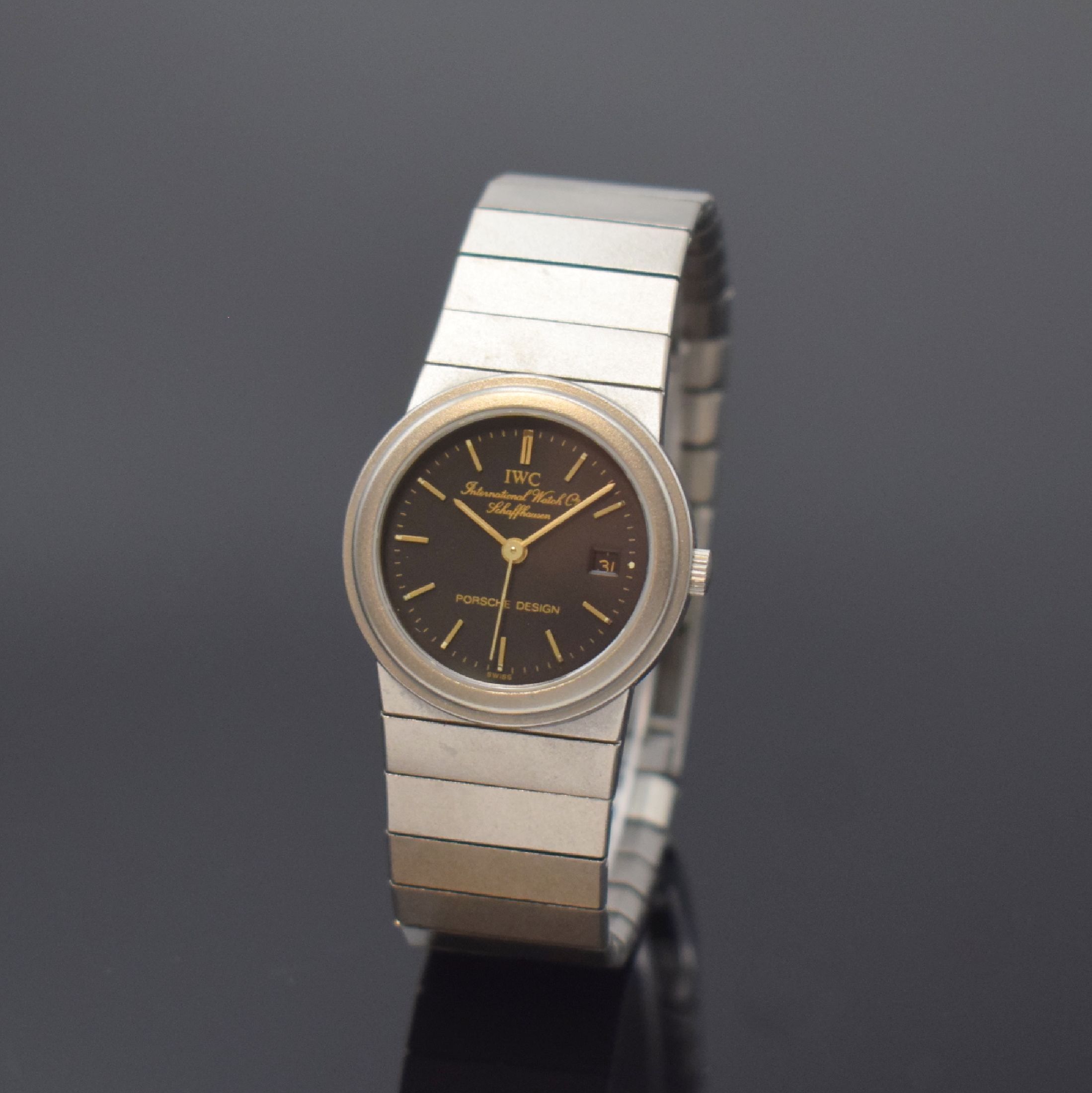 IWC Porsche Design Damenarmbanduhr in Titan Referenz 4517, Schweiz um 1985, quarz, Boden geschr., Gliederband m. Faltschl., schwarzes Zifferbl. m. ...
