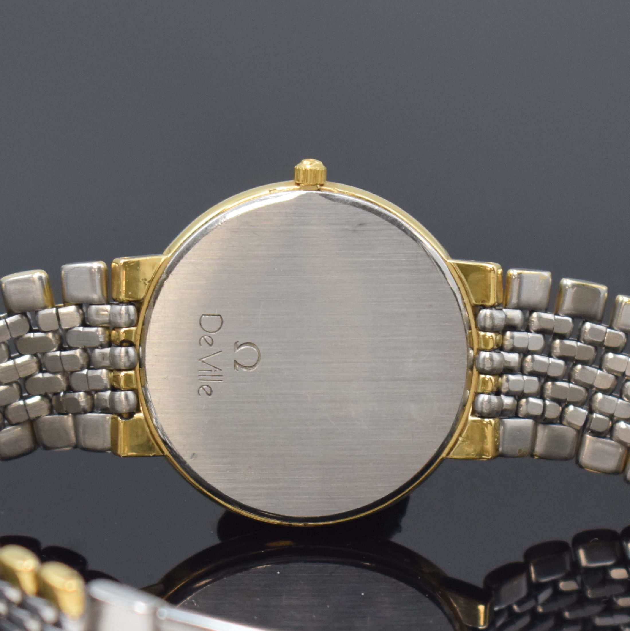 Detail d: OMEGA De Ville Armbanduhr Referenz 395 0875, Schweiz um 1990, quarz, Edelstahl und Gold komb., Gliederband m. Faltschl., Stahlboden aufgedr., gold. ...