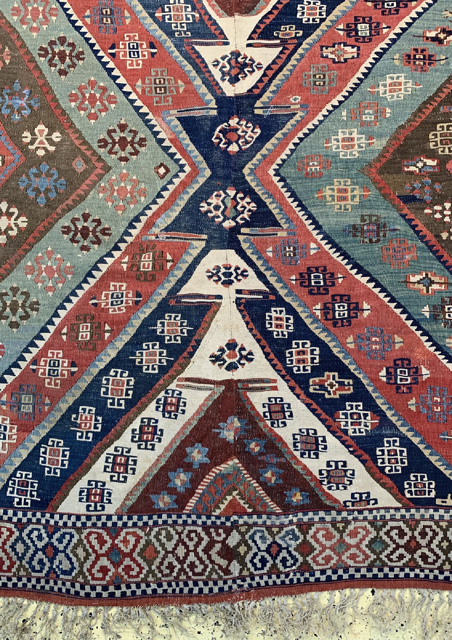 Detail b: Aydin Kelim antik(2 Bahnig), Türkei, um 1900, Wolle auf Wolle, ca. 420 x 195 cm, Reinigungsbedürftig, EHZ: 2