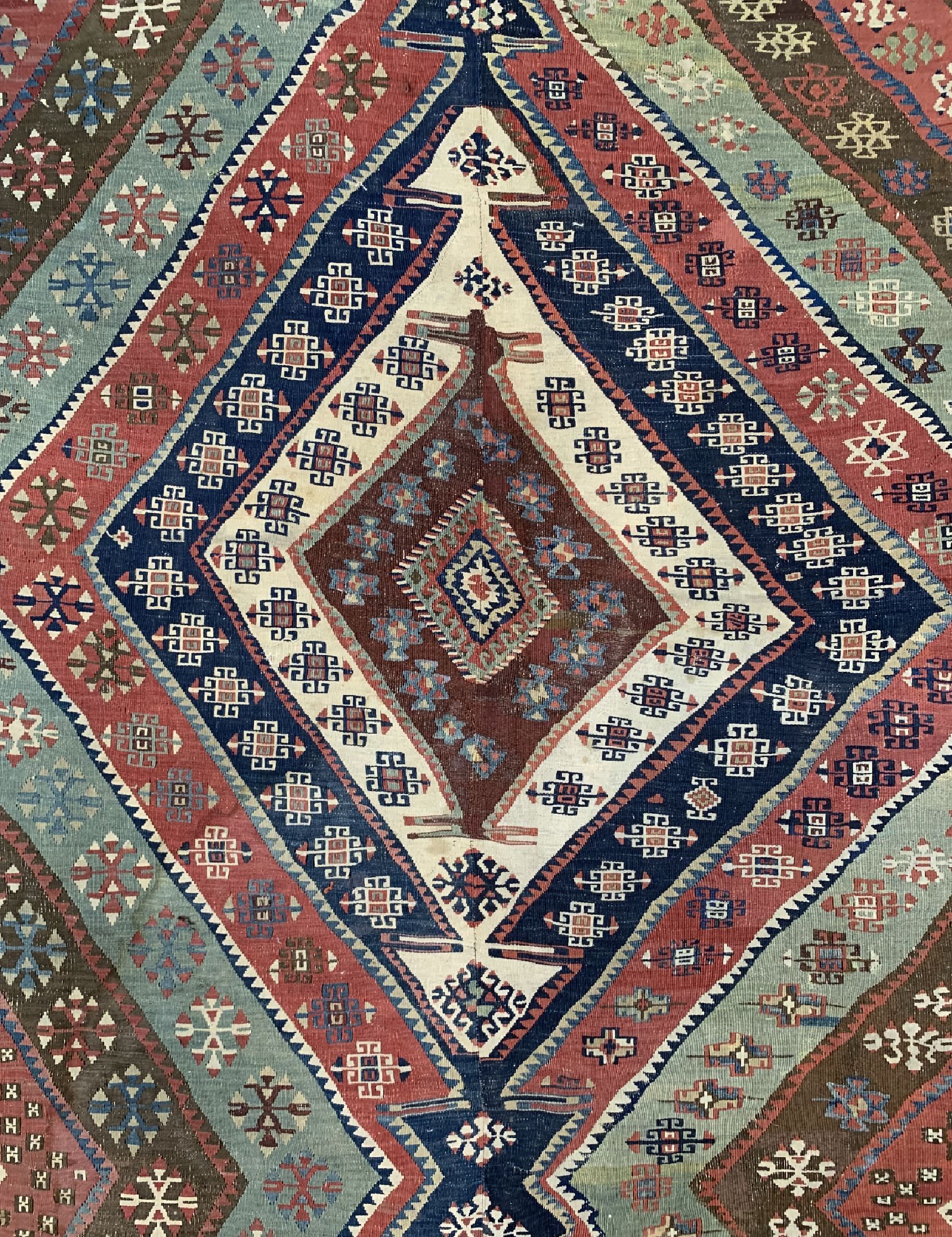 Detail d: Aydin Kelim antik(2 Bahnig), Türkei, um 1900, Wolle auf Wolle, ca. 420 x 195 cm, Reinigungsbedürftig, EHZ: 2