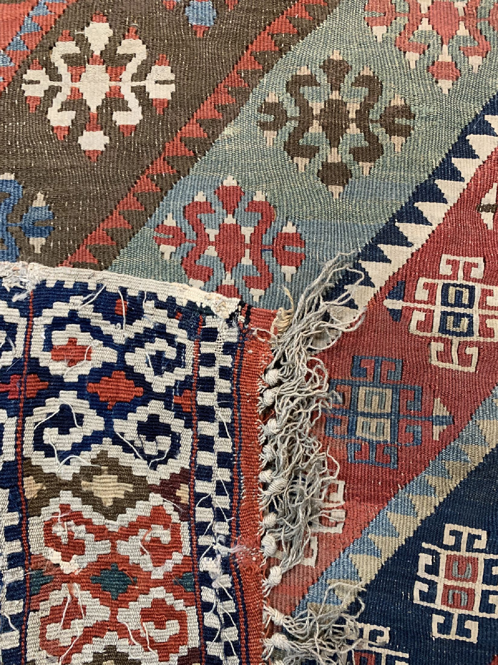 Detail f: Aydin Kelim antik(2 Bahnig), Türkei, um 1900, Wolle auf Wolle, ca. 420 x 195 cm, Reinigungsbedürftig, EHZ: 2