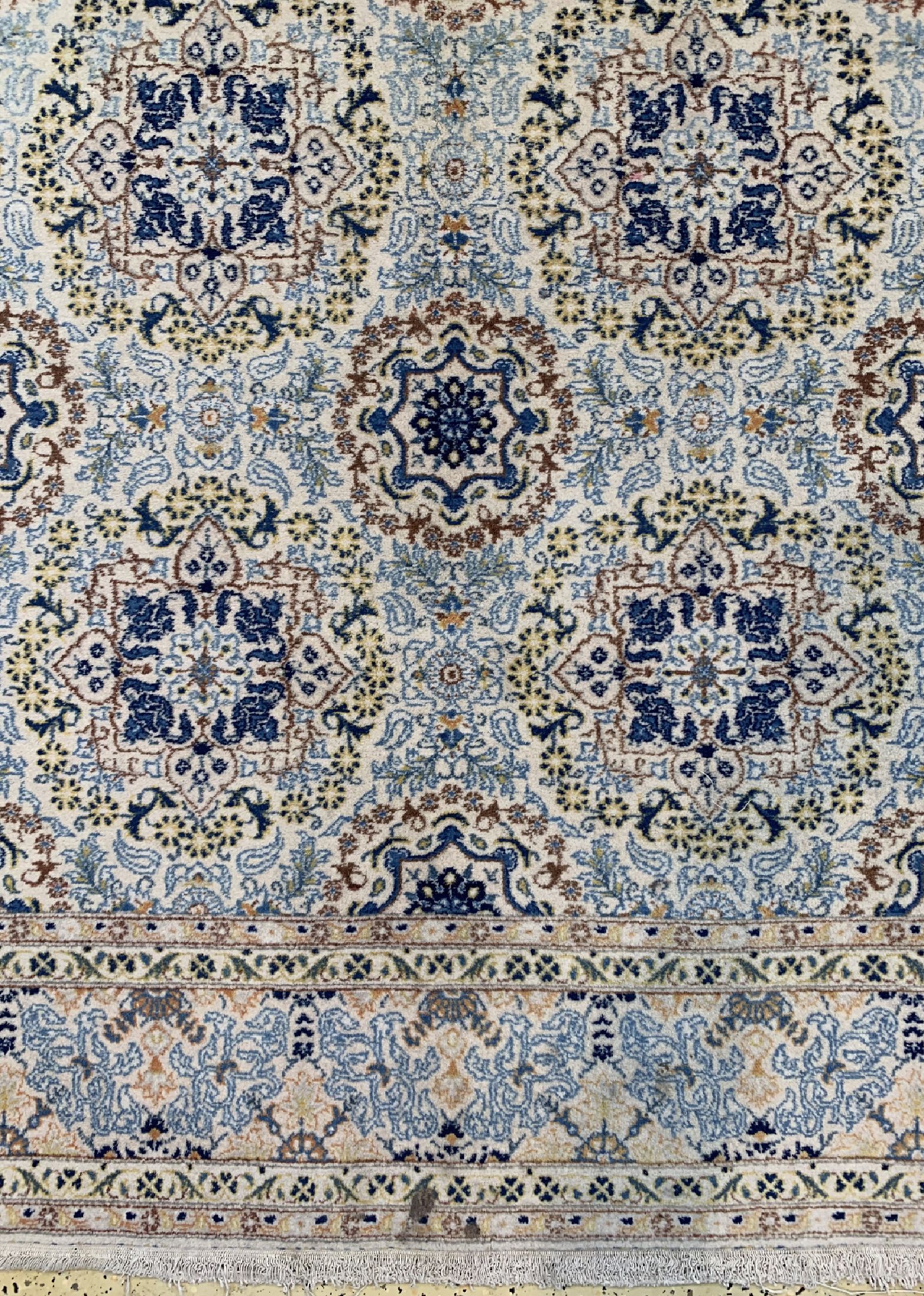 Detail b: Keschan alt, Persien, um 1960, Wolle auf Baumwolle, ca. 222 x 136 cm, Reinigungsbedürftig, EHZ: 1-2