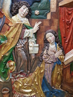 26714135g - Image carving/relief, Wilhelm Senoner (born 1946 Ortisei-Gröden), Annunciation, made basedon the Gothic model, probably made of pine wood, colorfully painted and gilded, high- quality carving, expressive, approx. 133 x 92 cm,slight Color defects