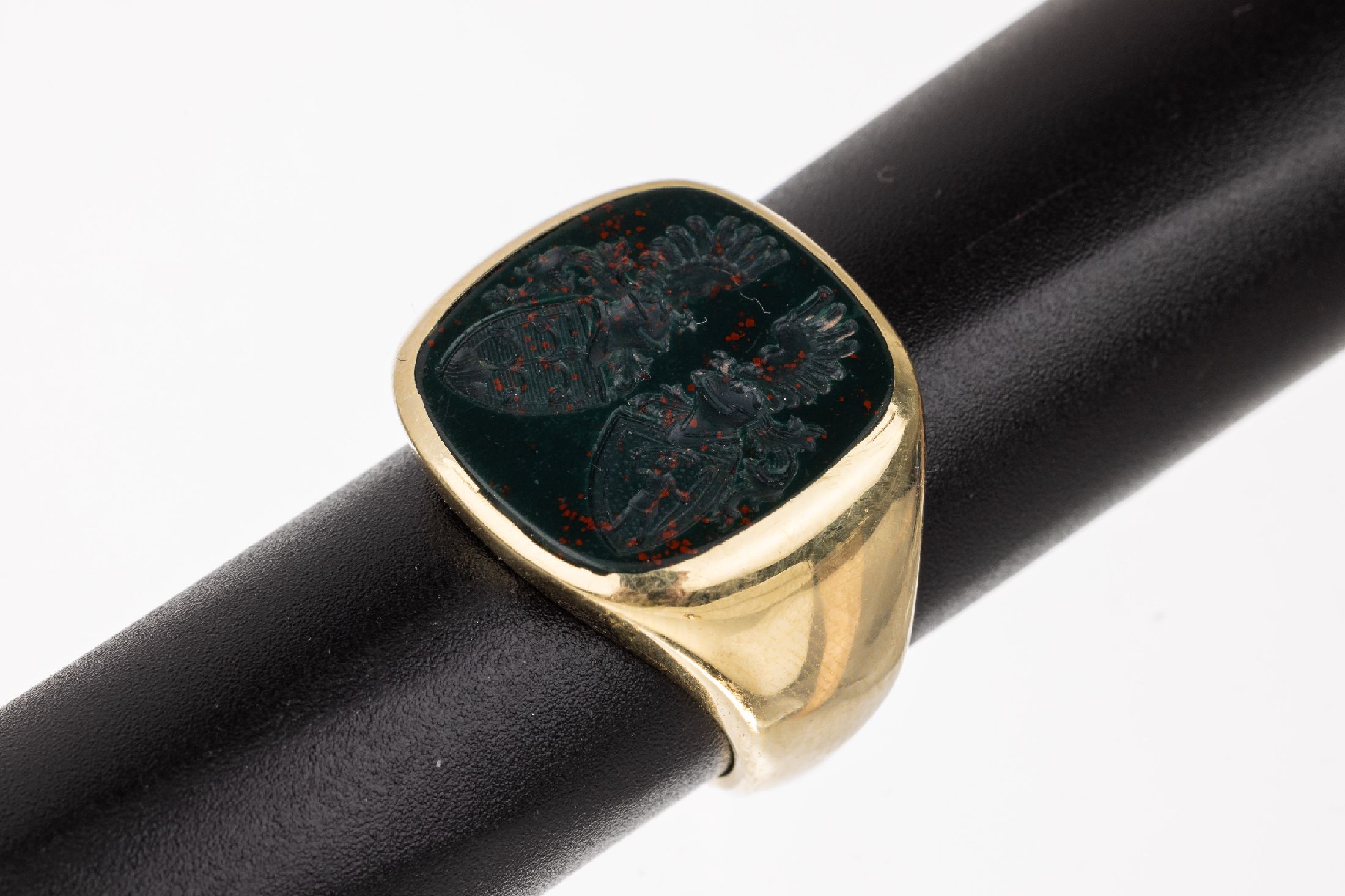 14 kt Gold Herrensiegelring, GG 585/000, Meistermarke nicht identifiziert, SiegelplatteHeliodor mit 2 versch. Wappen, jeweils geschweift, total ca. ...