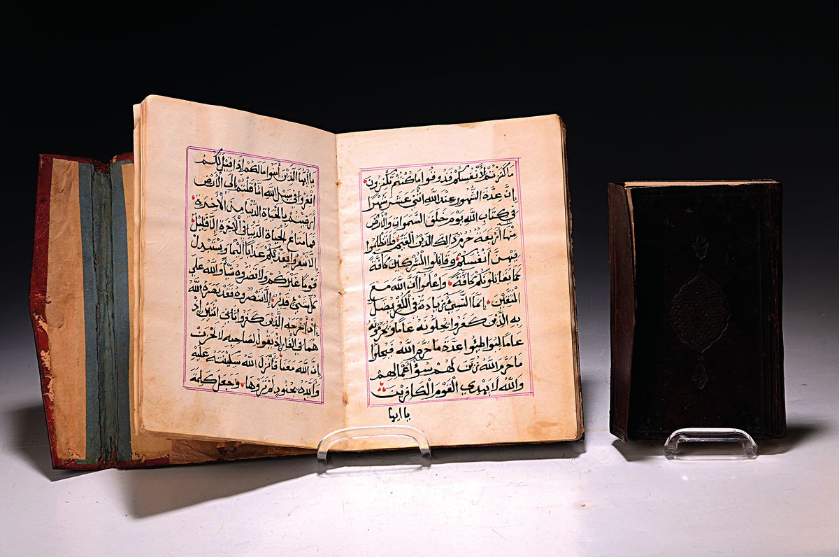 Zwei arabische Handschriften, 20.Jh., Koran, Qur'an, in schwarzer und roter Tinte auf Papier, spätere handschriftliche Ergänzungen, ...