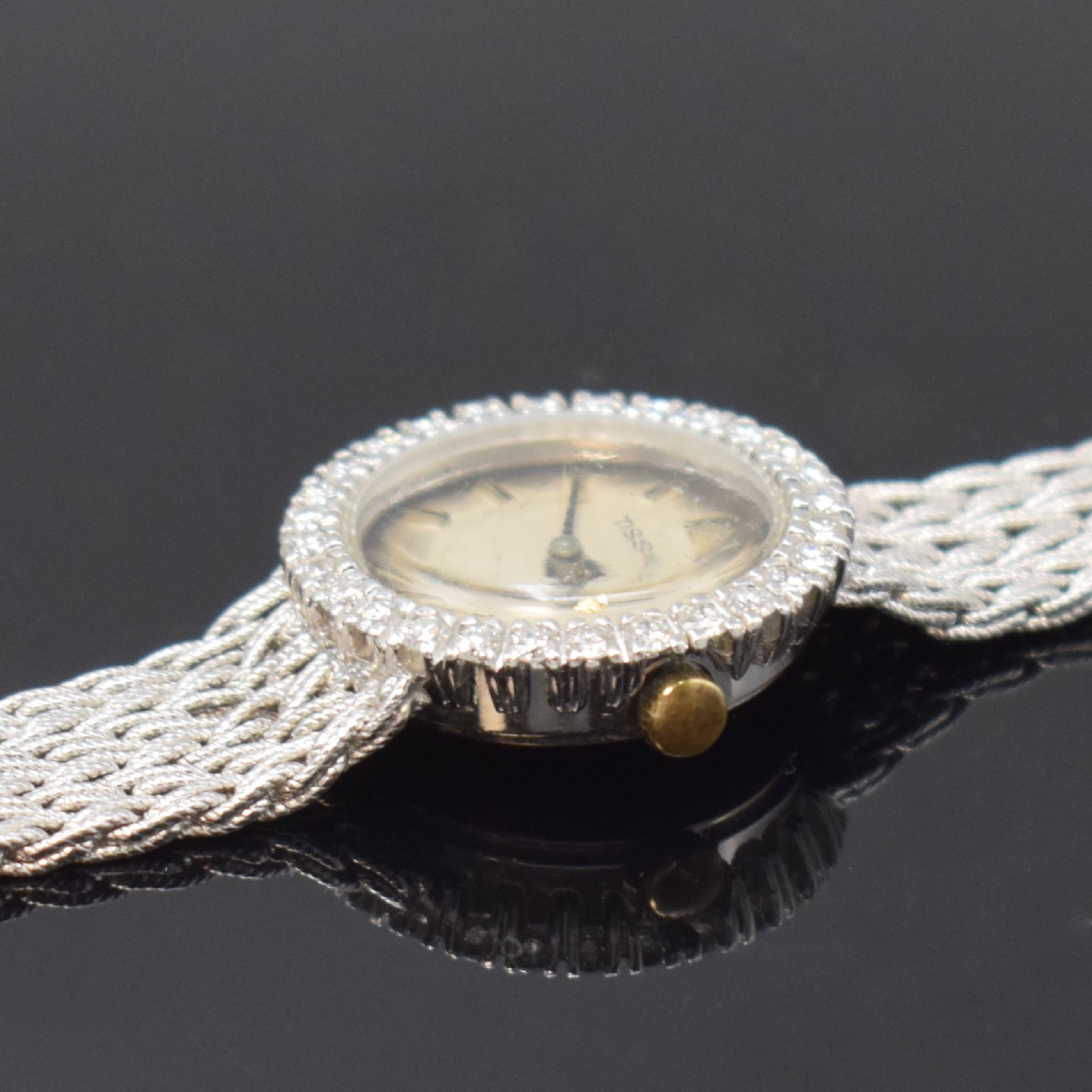 Detail d: TISSOT Damenarmbanduhr in WG 750/000 mit Diamanten, Schweiz um 1965, Handaufzug, Lünette aufw. m. Diamanten bes. (ca. 0,8ct), silb. Zifferbl. stark ...