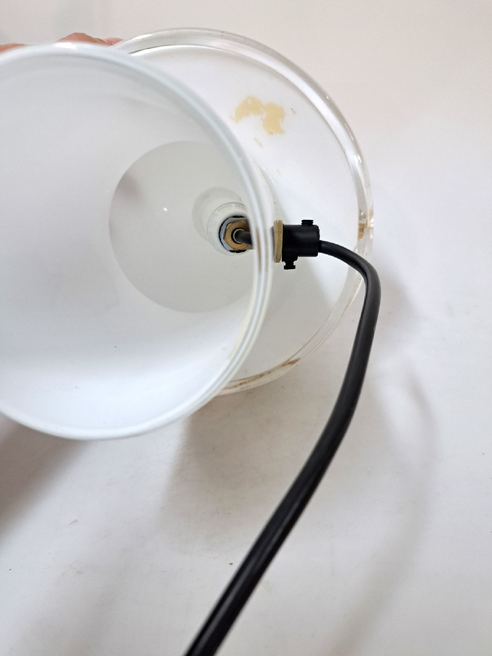 Detail c: Tischlampe Onfale piccolo, Luciano Vistosi (1931-2010) für Artemide, Entw. 1978, farbloses, milchweisser Überfang, Pilzform, Alterssp., H. 26 cm, ...