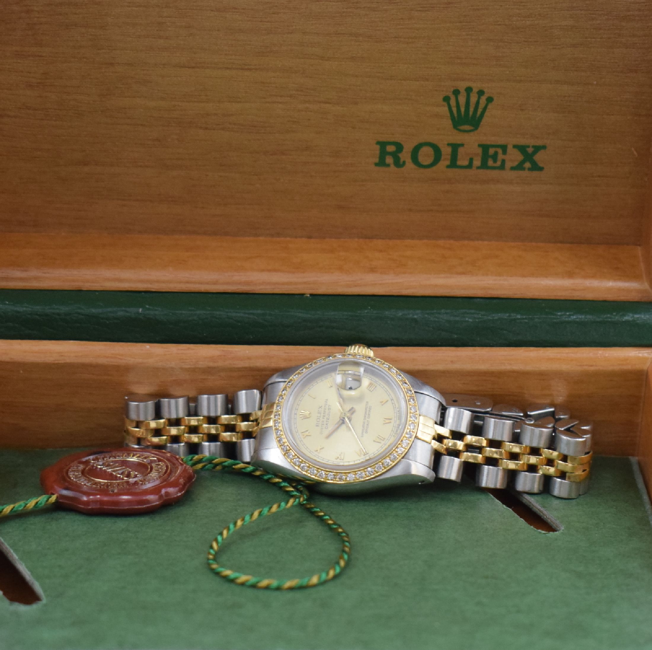 Detail e: ROLEX Oyster Perpetual Datejust Armbanduhr in Stahl/Gold Referenz 69163, Schweiz um 1984, Automatik, Chronometer der Superlative, Oystergeh. inkl. ...