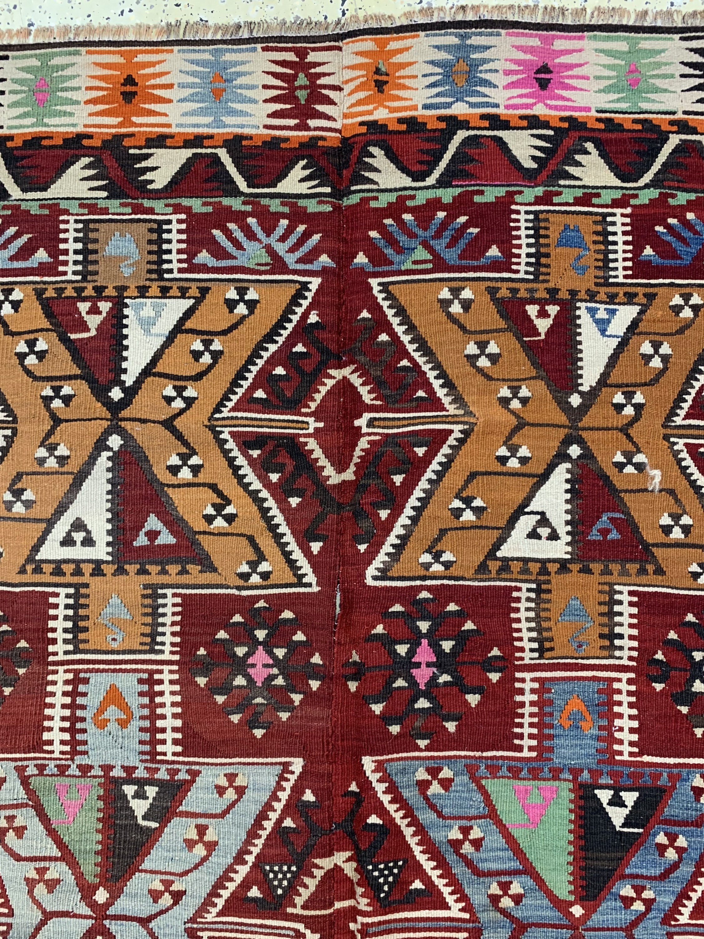 Detail b: Anatol Kelim alt(2 Bahnig), Türkei, um 1950, Wolle auf Wolle, ca. 333 x 178 cm, EHZ: 2