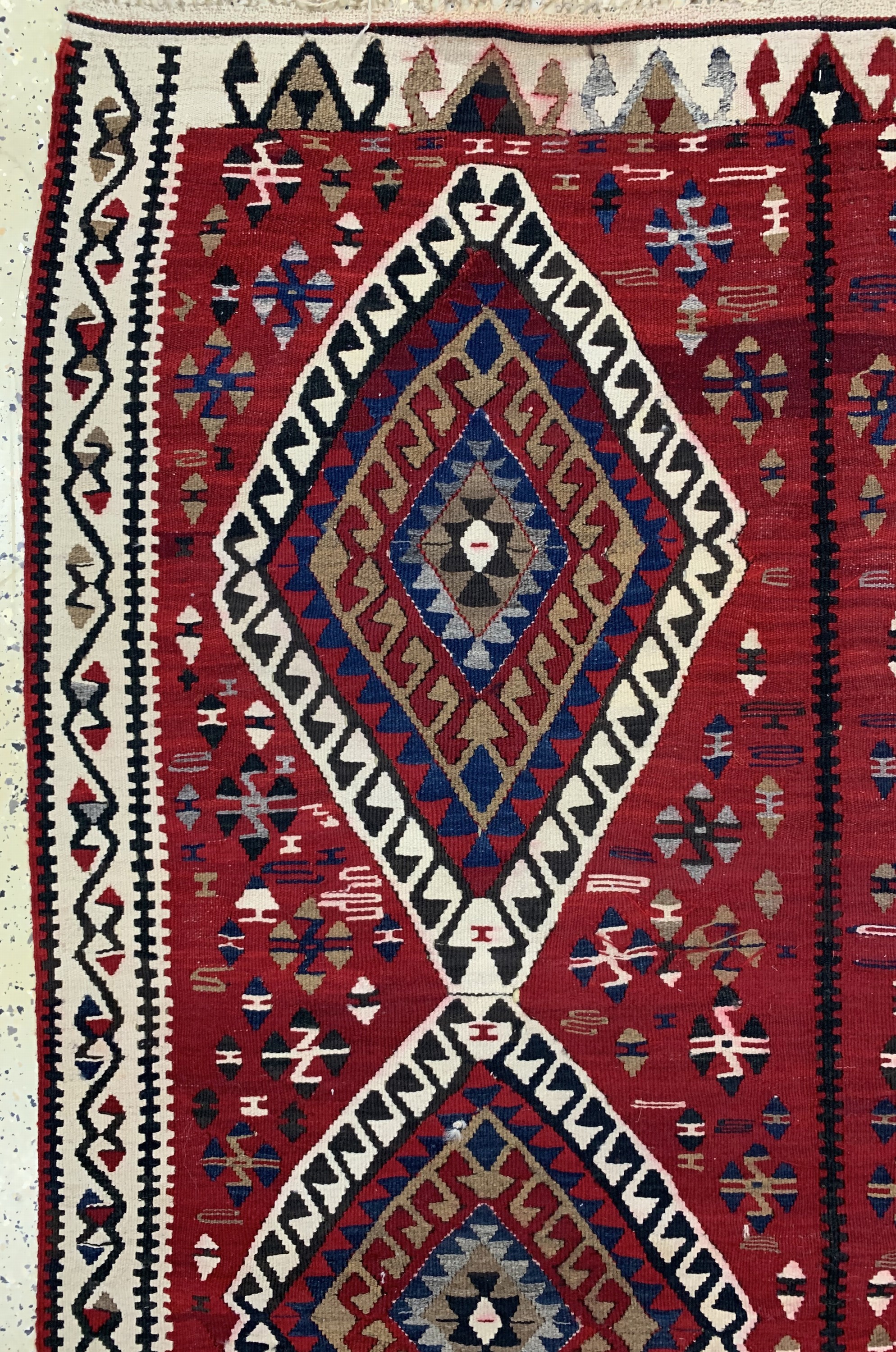 Detail b: Anatol Kelim(2 Bahnig), Türkei, ca. 50 Jahre, Wolle auf Wolle, ca. 208 x 126 cm, EHZ:2(Fleck).