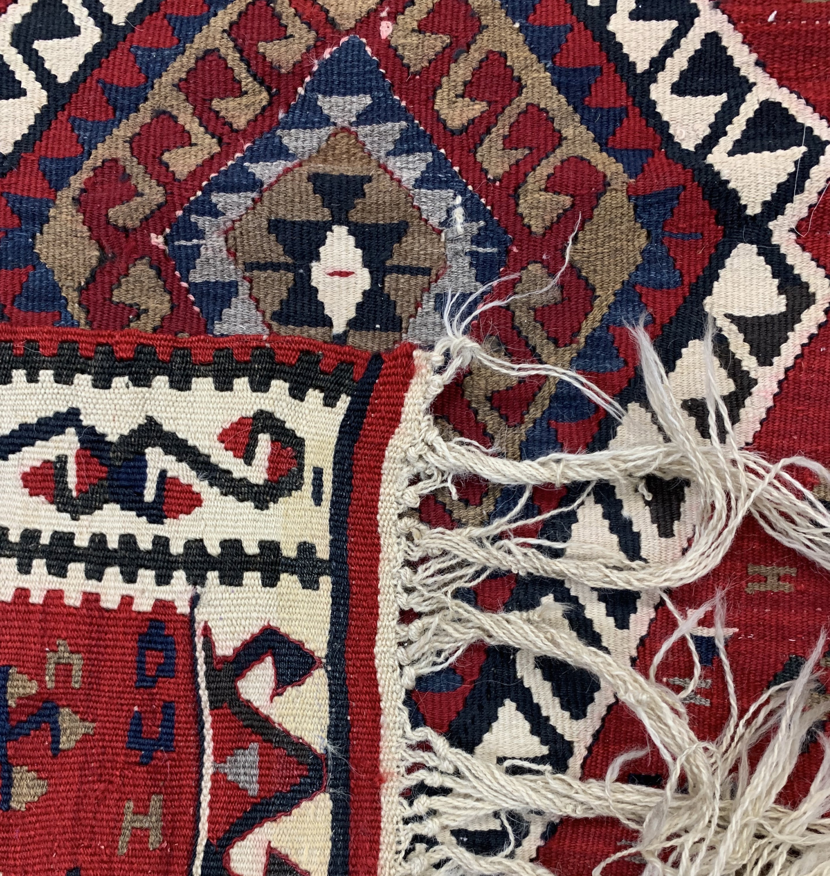 Detail d: Anatol Kelim(2 Bahnig), Türkei, ca. 50 Jahre, Wolle auf Wolle, ca. 208 x 126 cm, EHZ:2(Fleck).