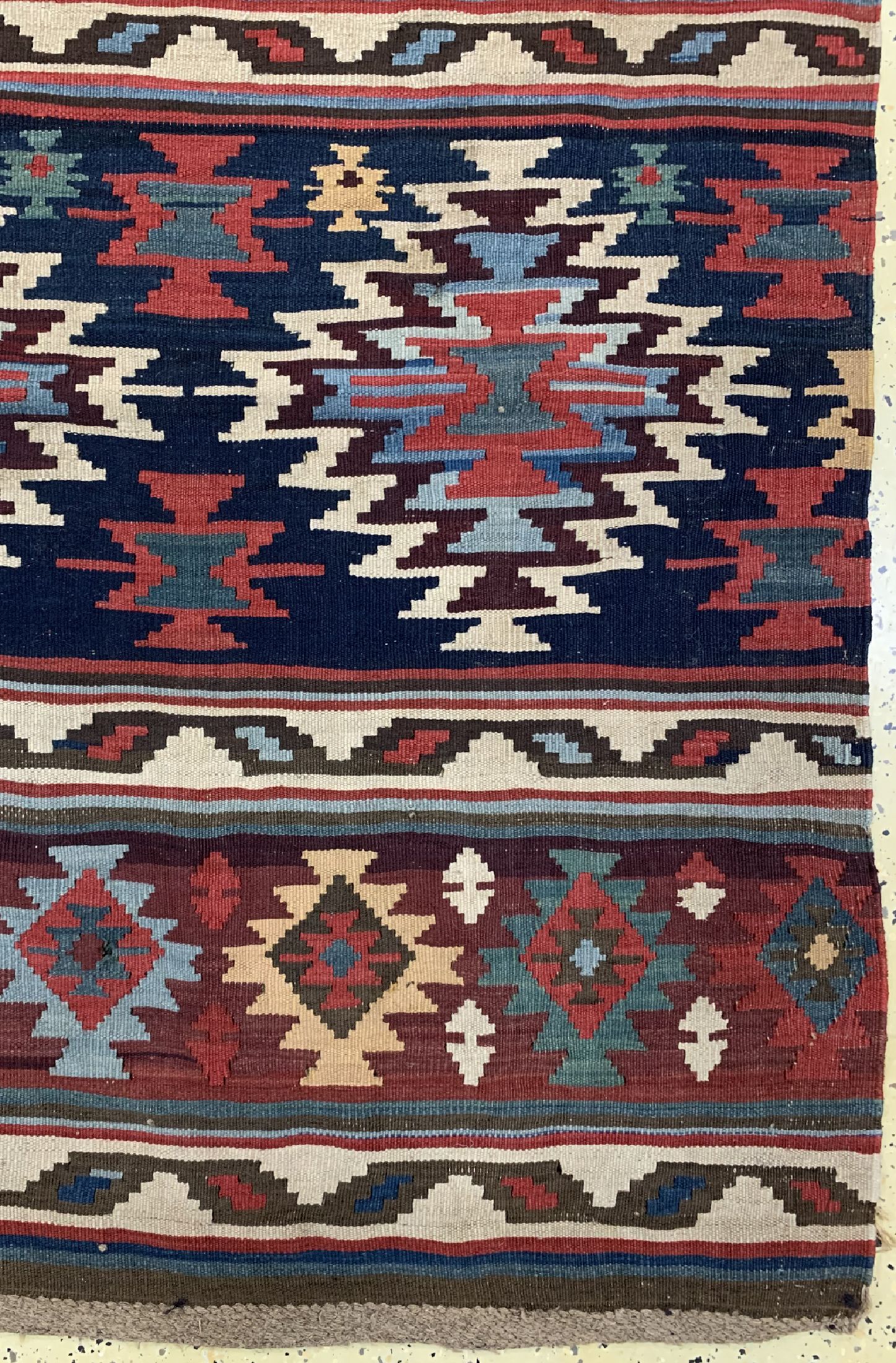 Detail a: Schirwan Kelim antik, Kaukasus, um 1900, Wolle auf Wolle, ca. 412 x 207 cm, EHZ: 3-4