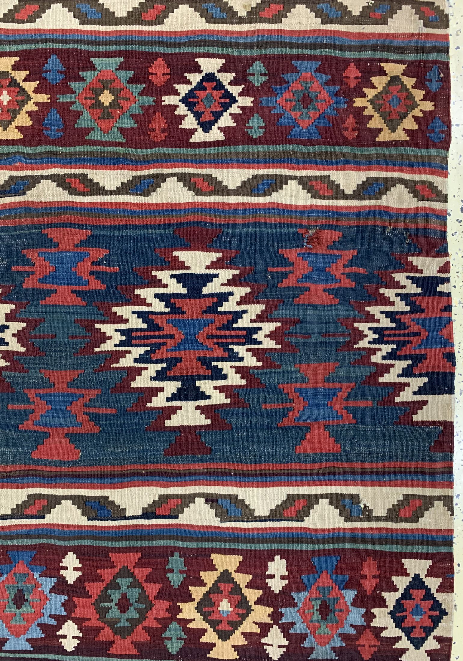 Detail c: Schirwan Kelim antik, Kaukasus, um 1900, Wolle auf Wolle, ca. 412 x 207 cm, EHZ: 3-4