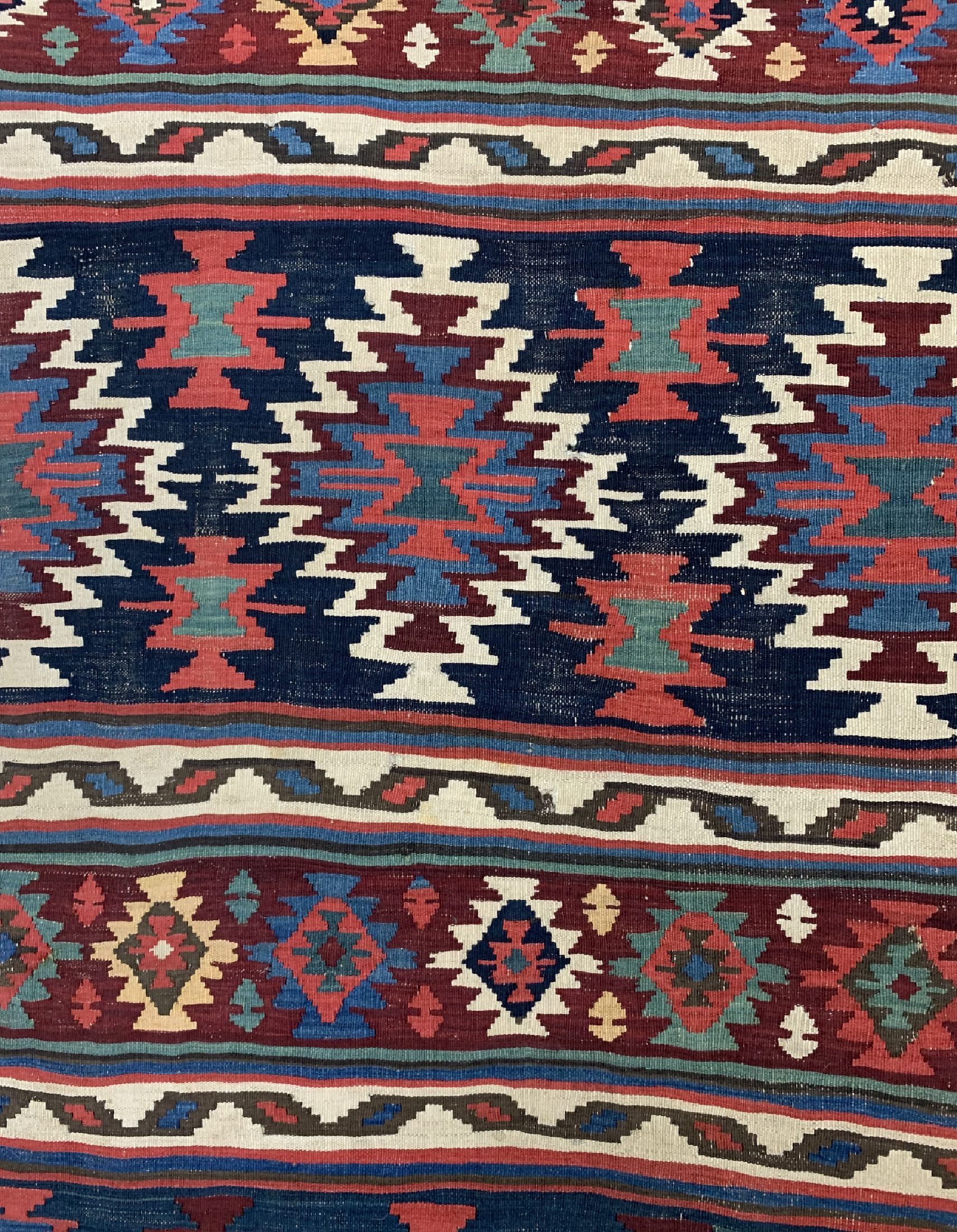 Detail d: Schirwan Kelim antik, Kaukasus, um 1900, Wolle auf Wolle, ca. 412 x 207 cm, EHZ: 3-4