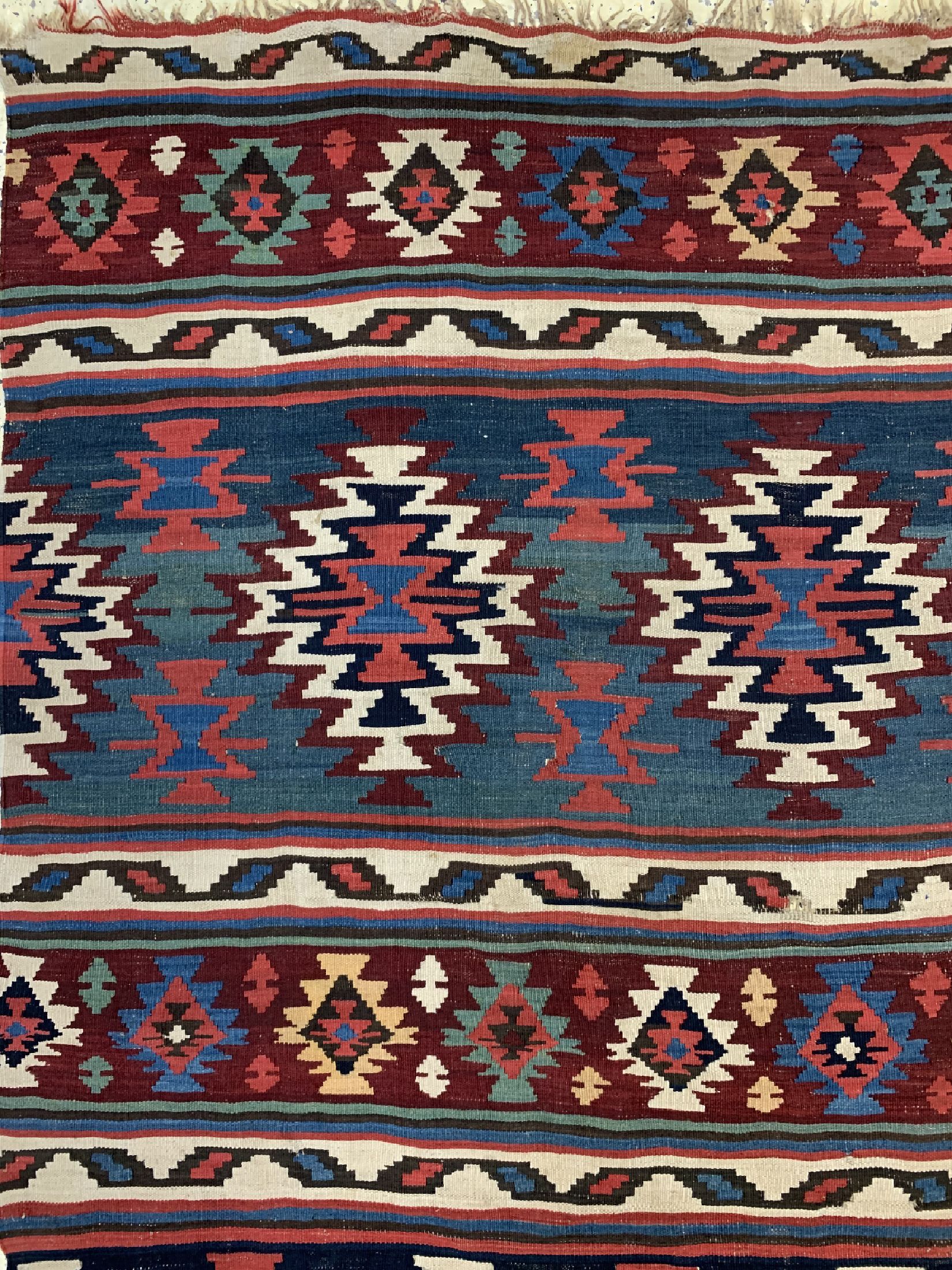 Detail e: Schirwan Kelim antik, Kaukasus, um 1900, Wolle auf Wolle, ca. 412 x 207 cm, EHZ: 3-4