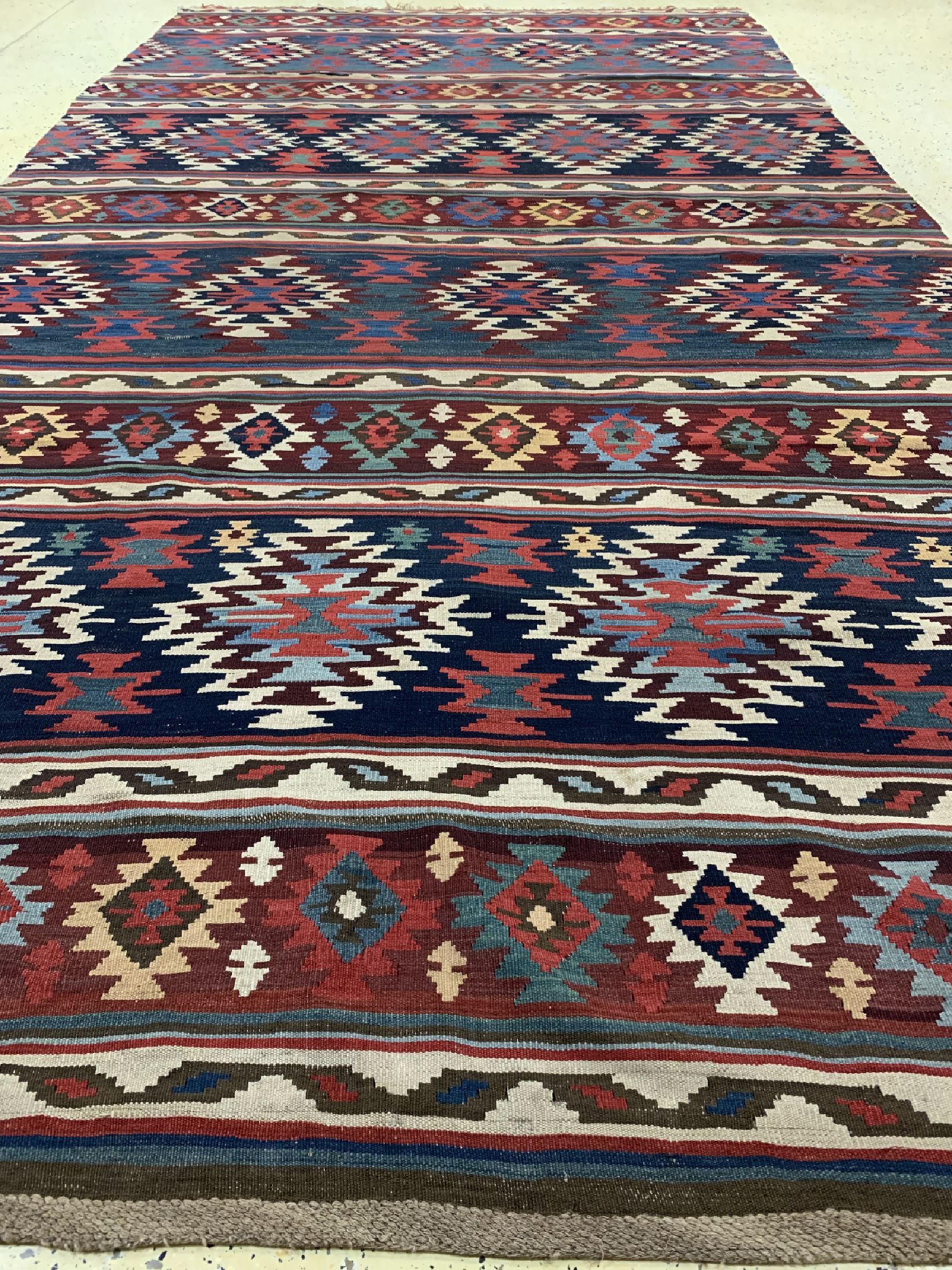 Detail f: Schirwan Kelim antik, Kaukasus, um 1900, Wolle auf Wolle, ca. 412 x 207 cm, EHZ: 3-4