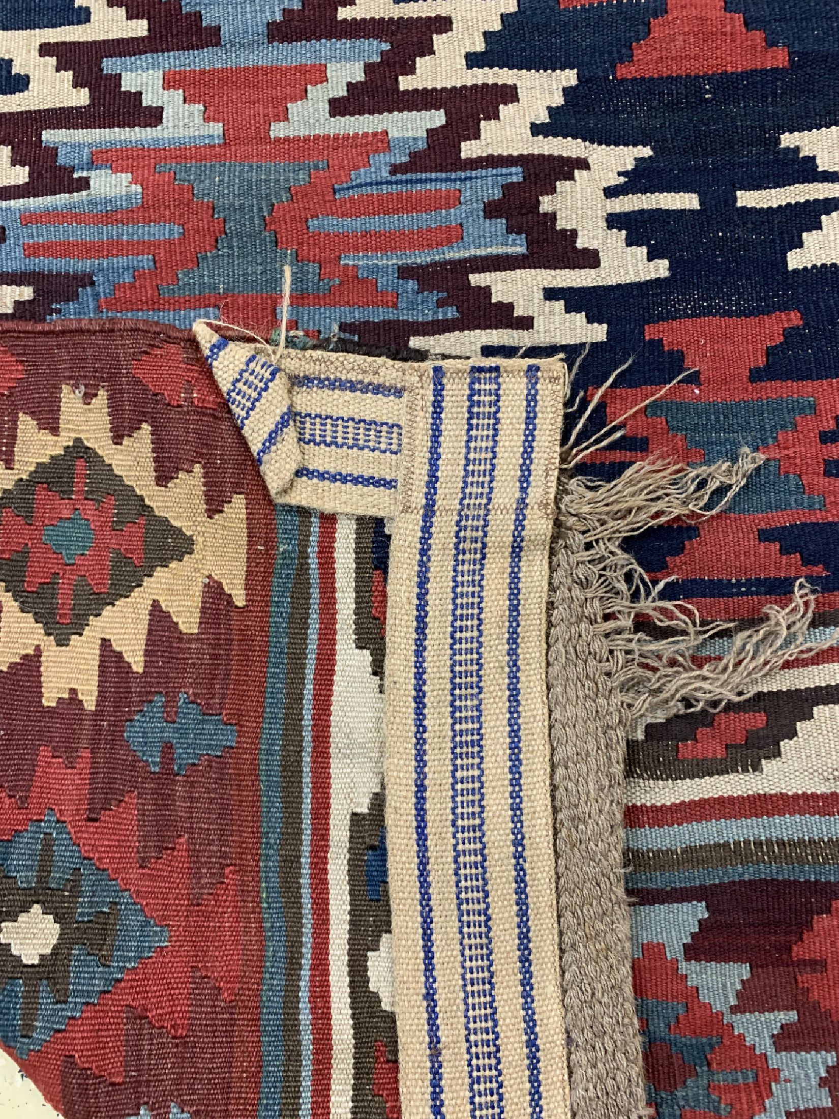 Detail g: Schirwan Kelim antik, Kaukasus, um 1900, Wolle auf Wolle, ca. 412 x 207 cm, EHZ: 3-4