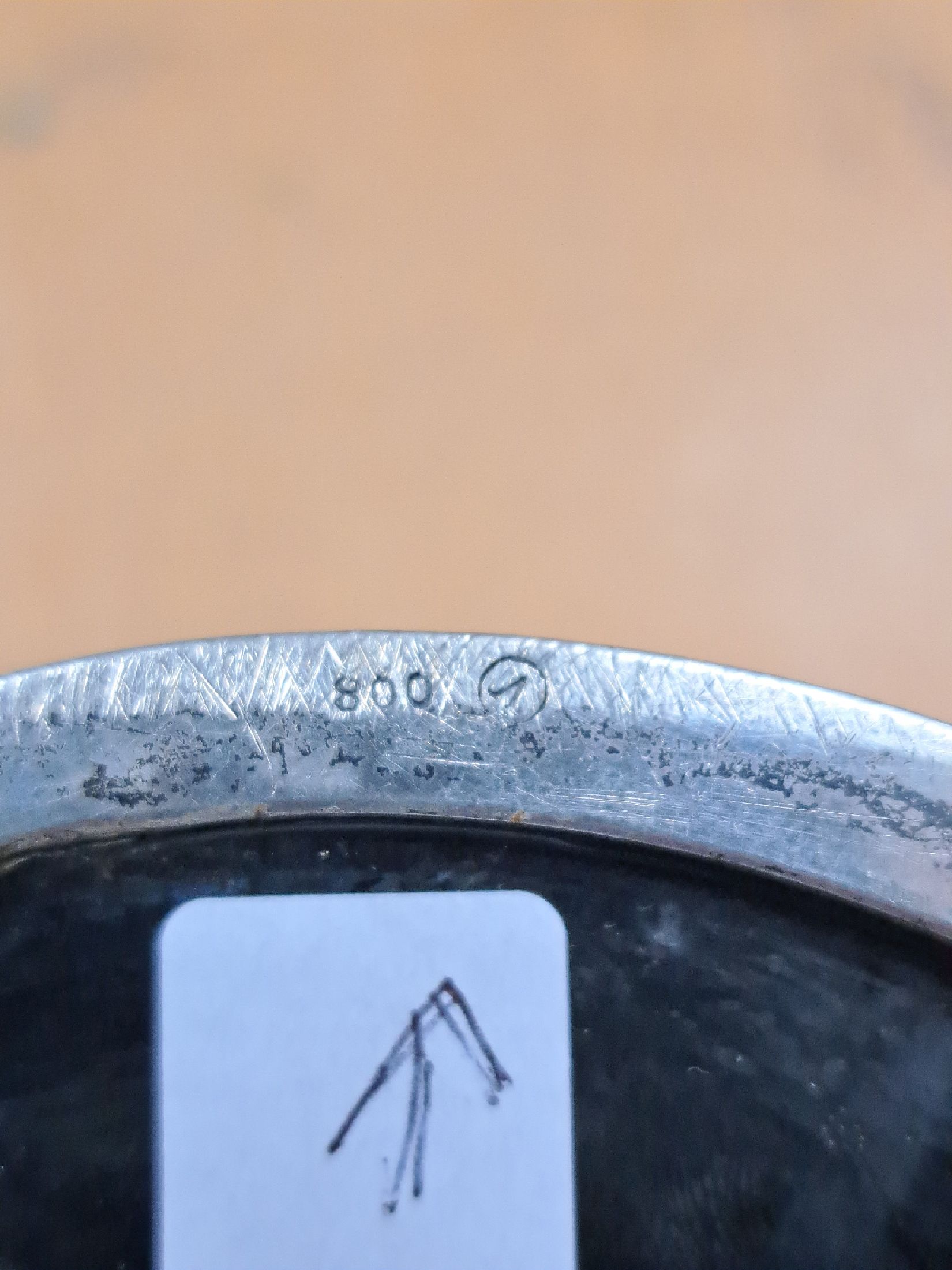 Detail d: Großer Silberleuchter, wohl Italien, 20.Jh., 585 Silber, nachgestochen, Rokoko-Stil, monogrammierte Kartusche IHC, zweiteilig, 7 -flammiger Aufsatz, ...