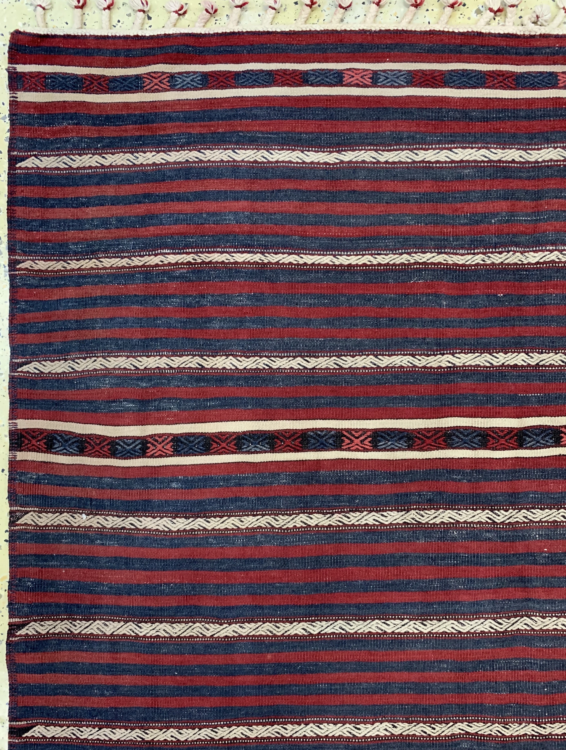 Detail b: Anatol Kelim alt, Türkei, um 1920, Wolle auf Wolle, ca. 244 x 154 cm, EHZ: 2(restauriert)