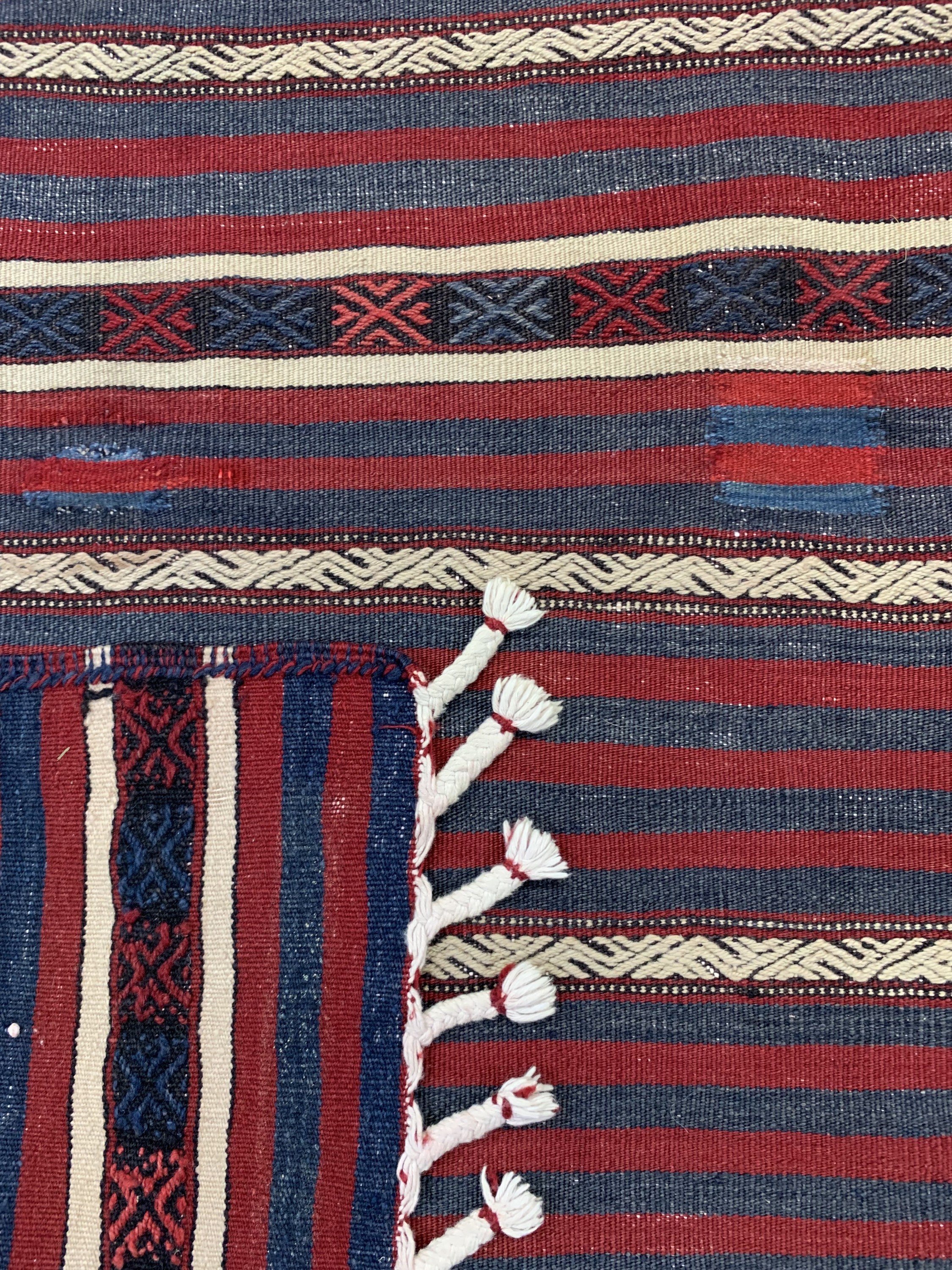Detail d: Anatol Kelim alt, Türkei, um 1920, Wolle auf Wolle, ca. 244 x 154 cm, EHZ: 2(restauriert)