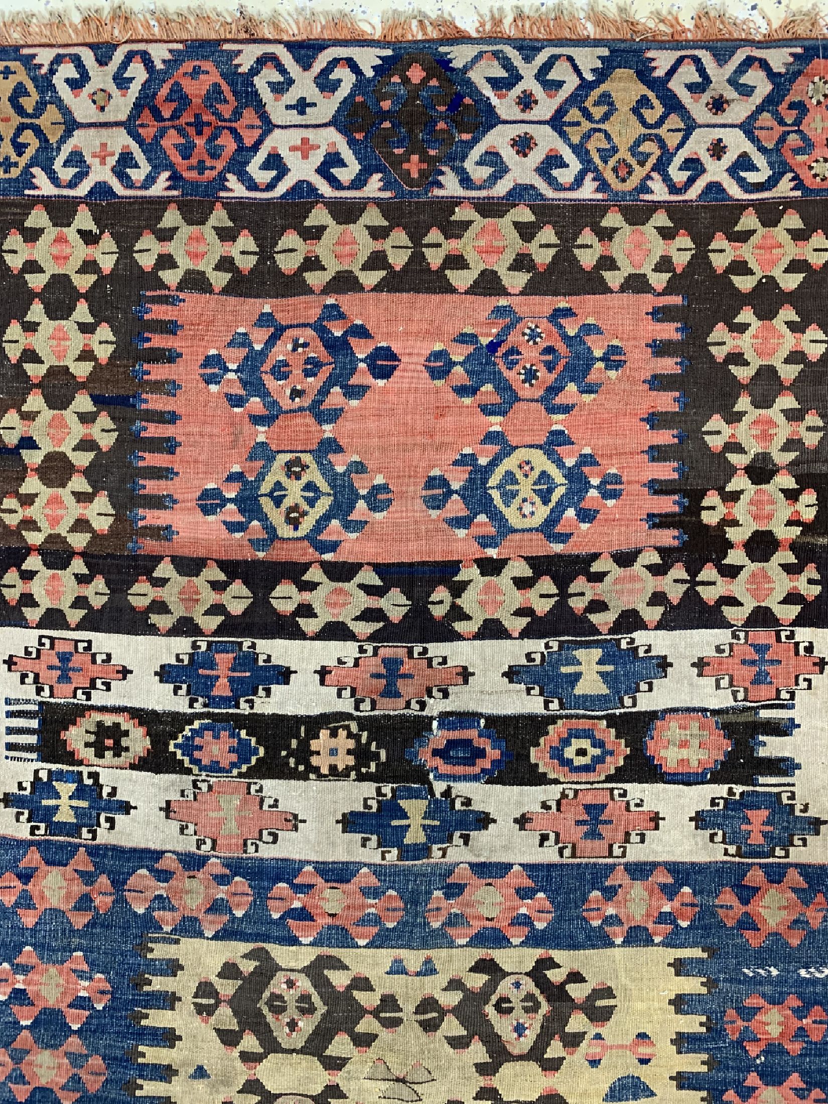 Detail d: Konya Kelim antik, Türkei, 19.Jhd, Wolle auf Wolle, ca. 340 x 178 cm, EHZ: 2(paar kleine Restaurierungen).