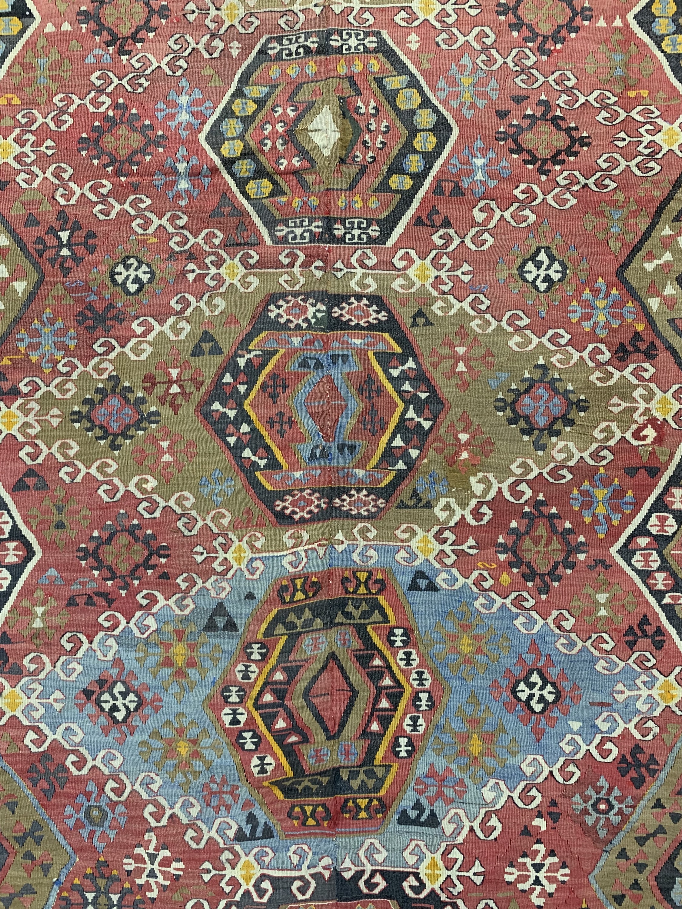 Detail b: Anatol Kelim antik(2 Bahnig), Türkei, um 1900, Wolle auf Wolle, ca. 363 x 176 cm, EHZ: 2(restauriert).