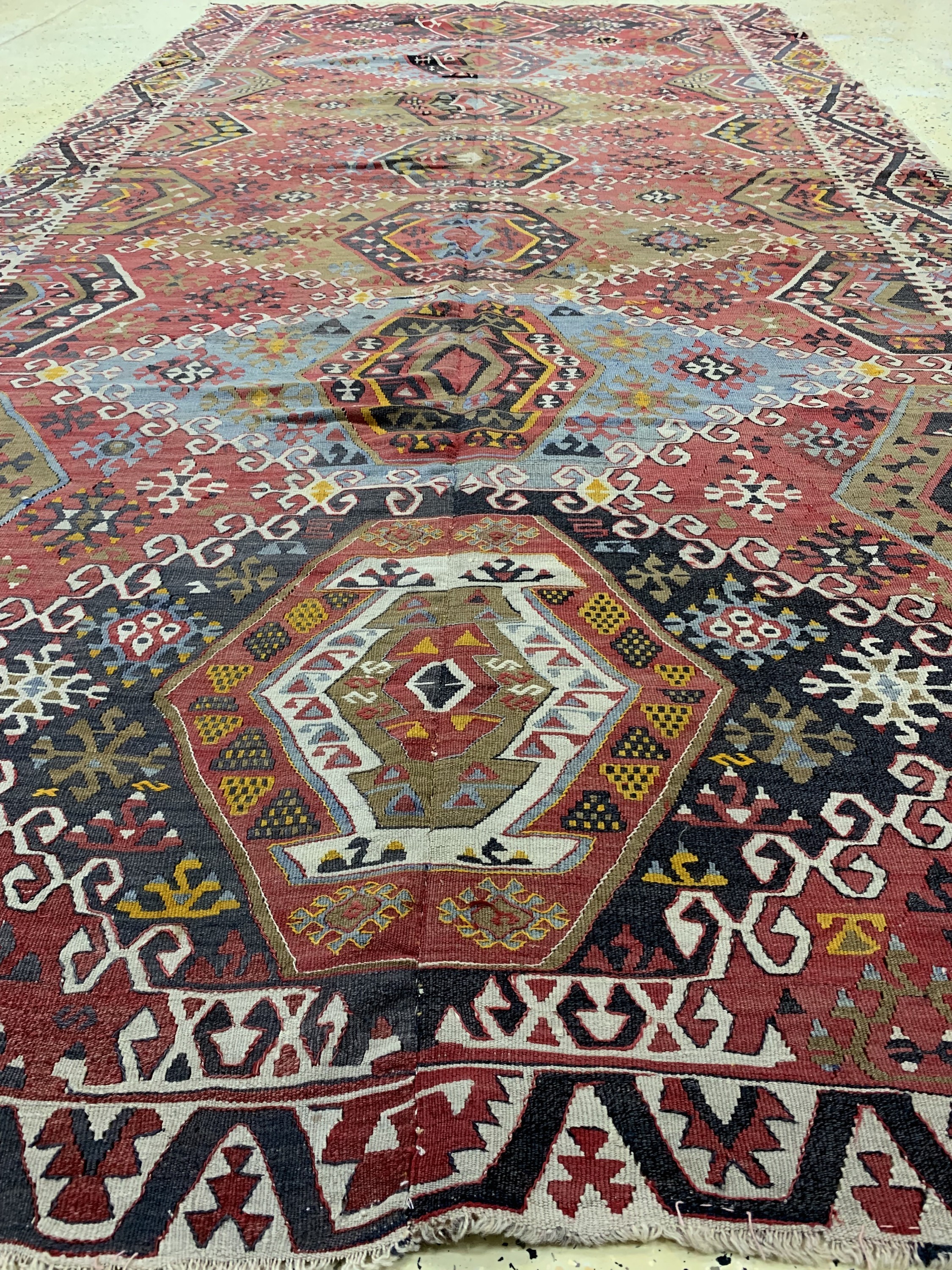 Detail d: Anatol Kelim antik(2 Bahnig), Türkei, um 1900, Wolle auf Wolle, ca. 363 x 176 cm, EHZ: 2(restauriert).