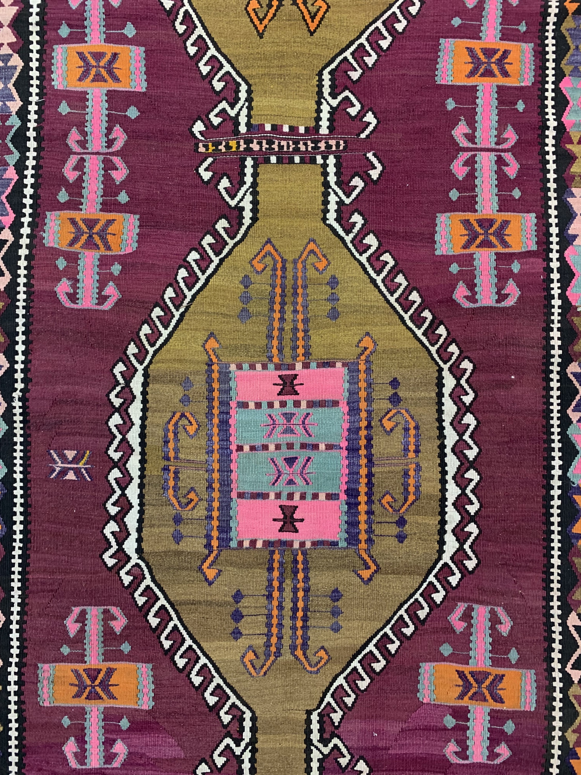 Detail b: Anatol Kelim alt, Türkei, um 1950, Wolle auf Wolle, ca. 420 x 130 cm, EHZ: 2