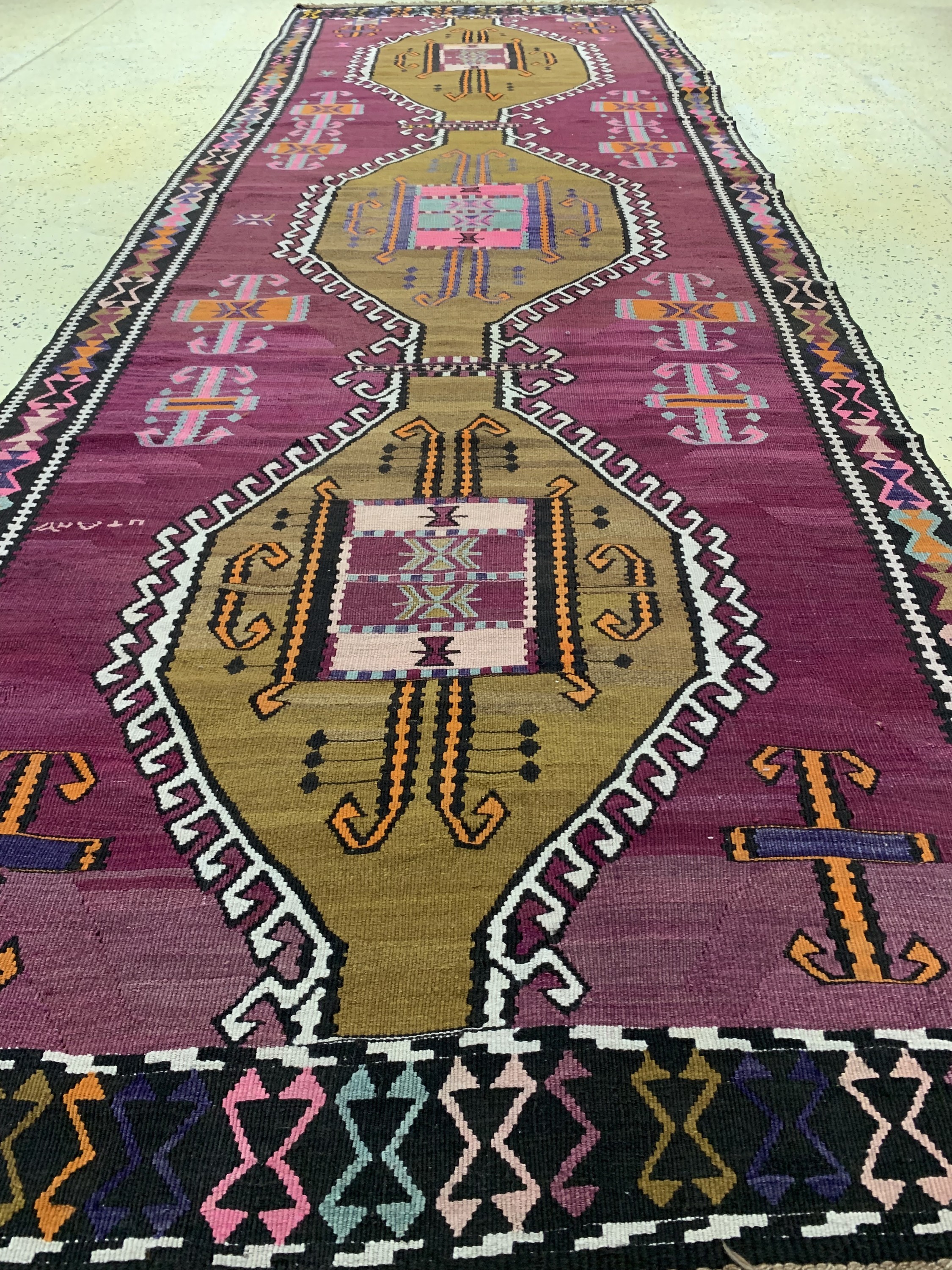 Detail c: Anatol Kelim alt, Türkei, um 1950, Wolle auf Wolle, ca. 420 x 130 cm, EHZ: 2