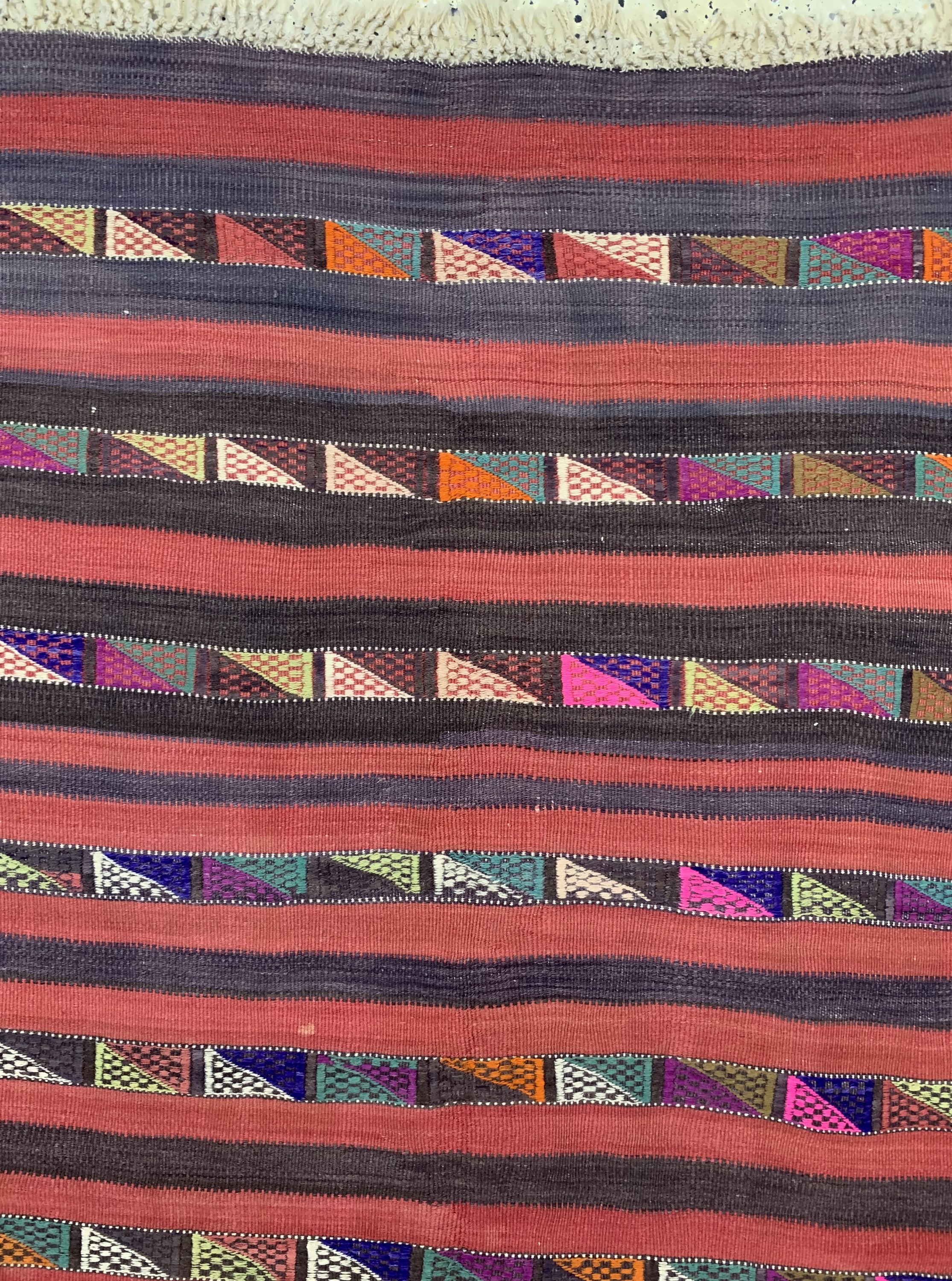 Detail b: Anatol Kelim alt, Türkei, um 1950, Wolle auf Wolle, ca. 130 x 143 cm, EHZ: 2