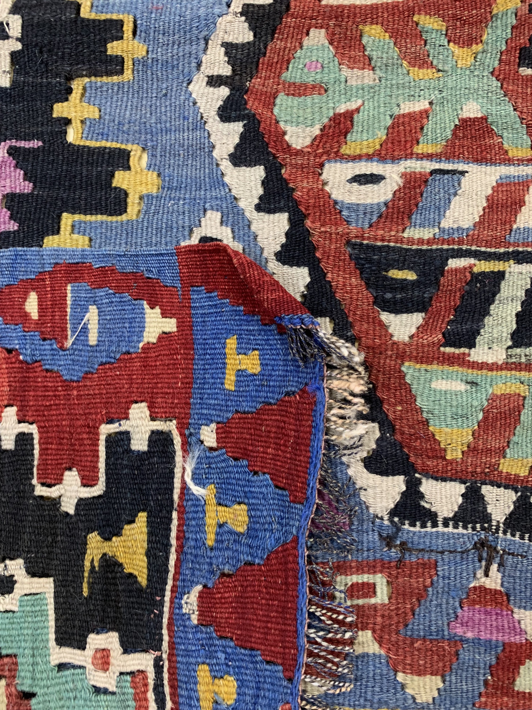Detail e: Anatol Kelim alt, Türkei, um 1940/1950, Wolle auf Wolle, ca. 305 x 170 cm, EHZ: 2 (kleine Reparaturen)
