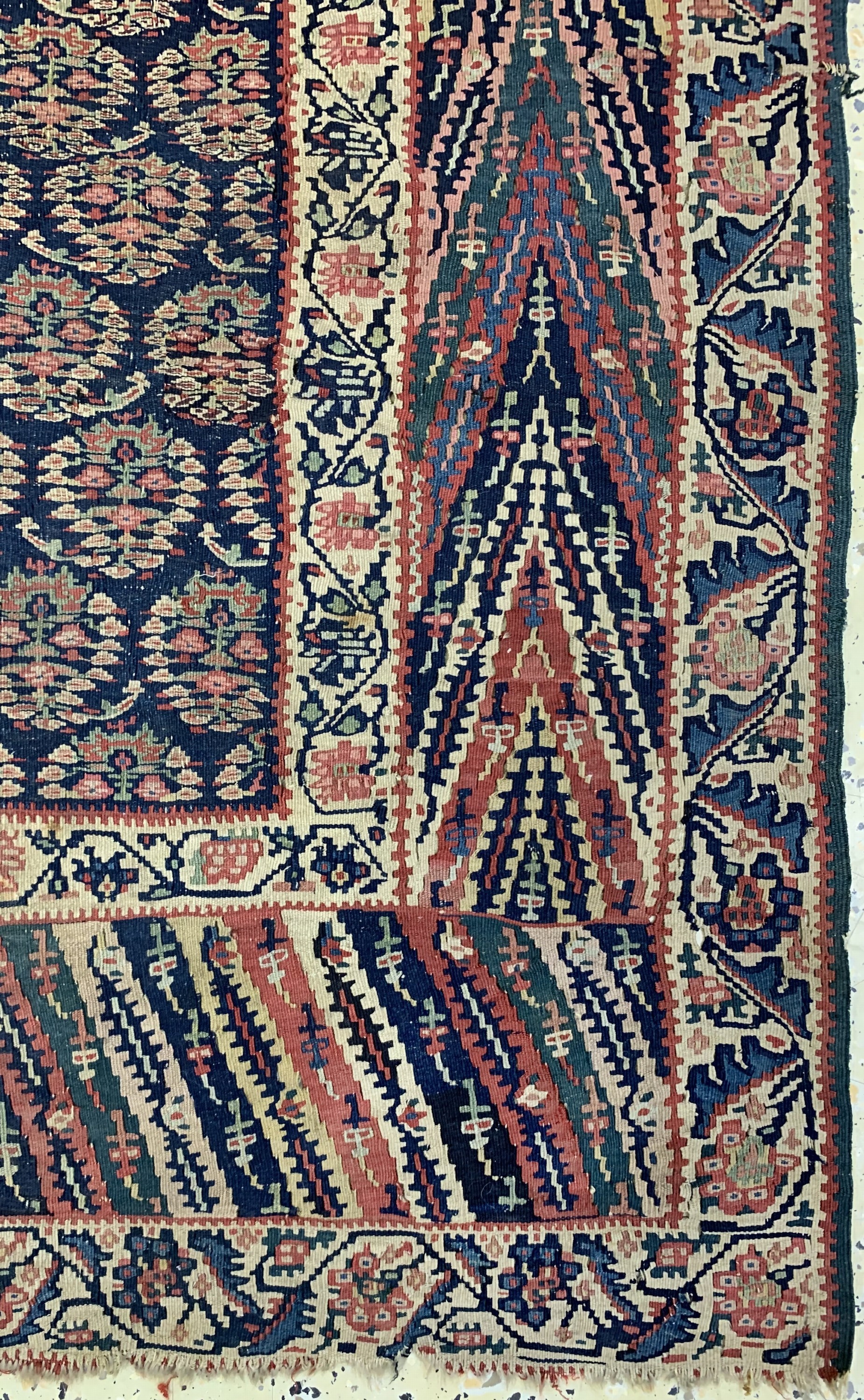 Detail a: Antiker Senneh Kelim Fragment, Persien, Anfang 19.Jhd, Wolle auf Wolle, ca. 285 x 206 cm, EHZ: 4