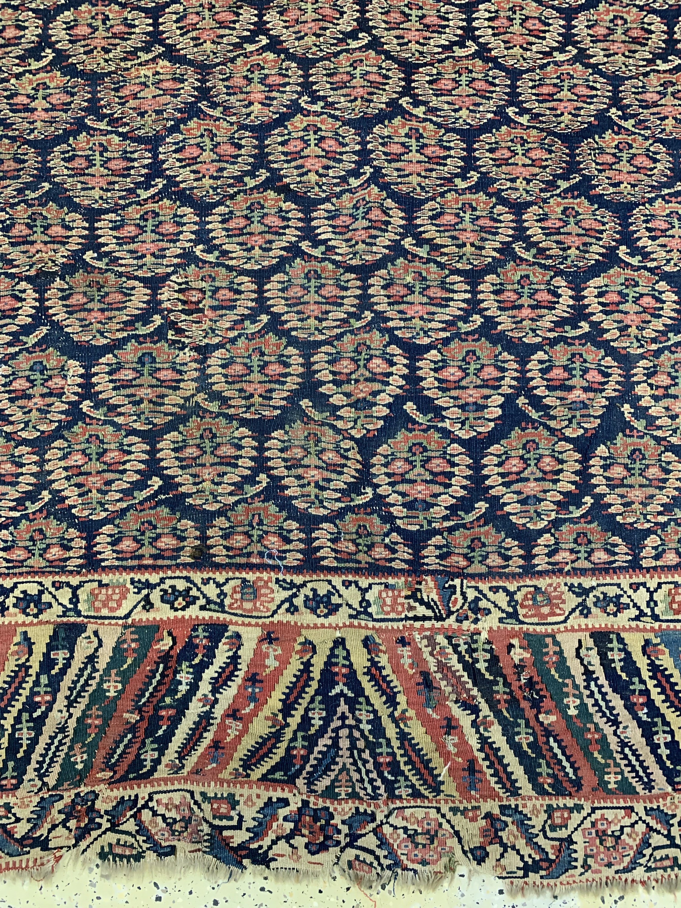 Detail b: Antiker Senneh Kelim Fragment, Persien, Anfang 19.Jhd, Wolle auf Wolle, ca. 285 x 206 cm, EHZ: 4