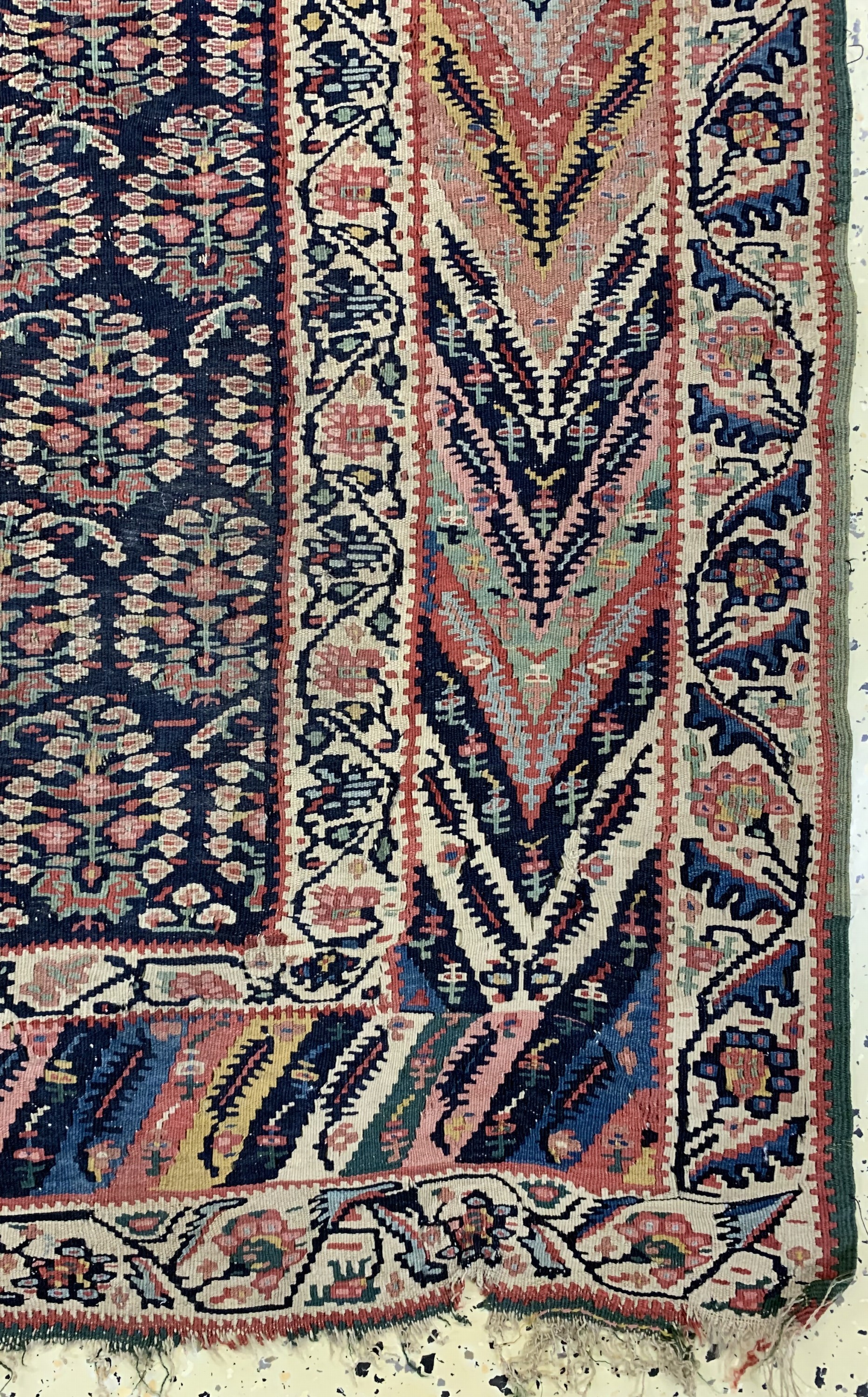 Detail a: Antiker Senneh Kelim Fragment, Persien, Anfang 19.Jhd, Wolle auf Wolle, ca. 225 x 206 cm, EHZ: 4