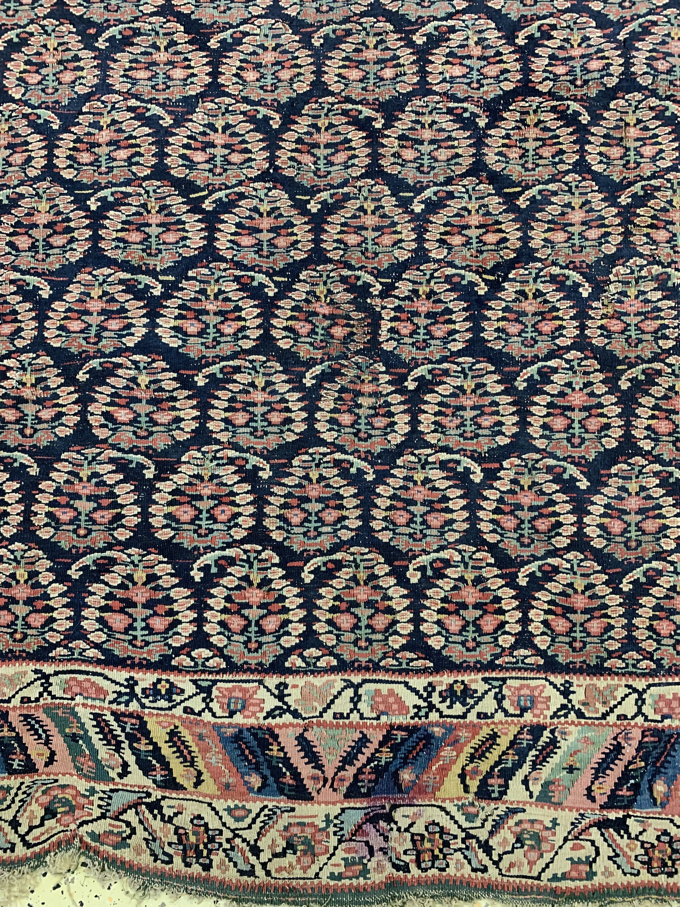 Detail b: Antiker Senneh Kelim Fragment, Persien, Anfang 19.Jhd, Wolle auf Wolle, ca. 225 x 206 cm, EHZ: 4