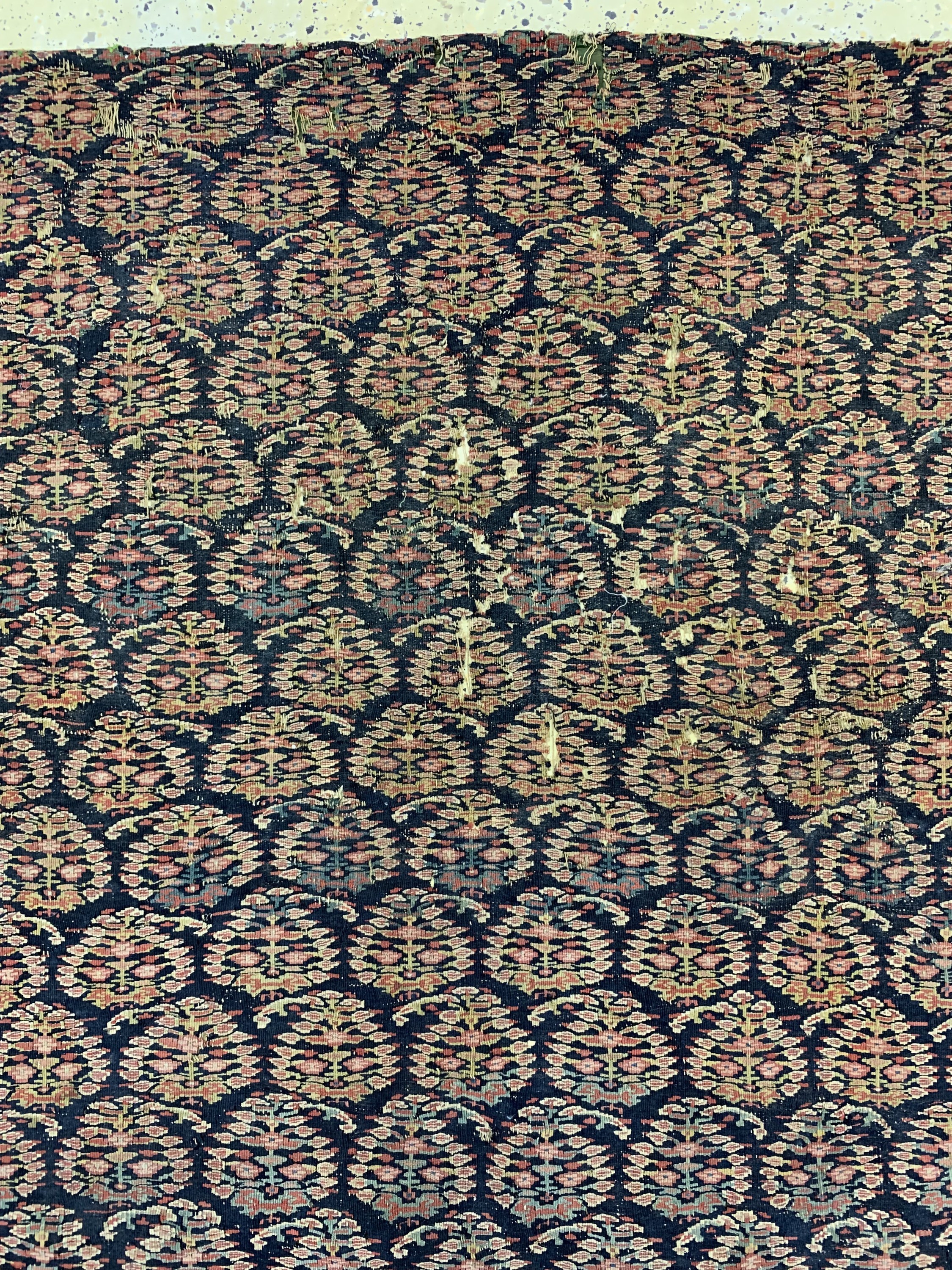 Detail c: Antiker Senneh Kelim Fragment, Persien, Anfang 19.Jhd, Wolle auf Wolle, ca. 225 x 206 cm, EHZ: 4